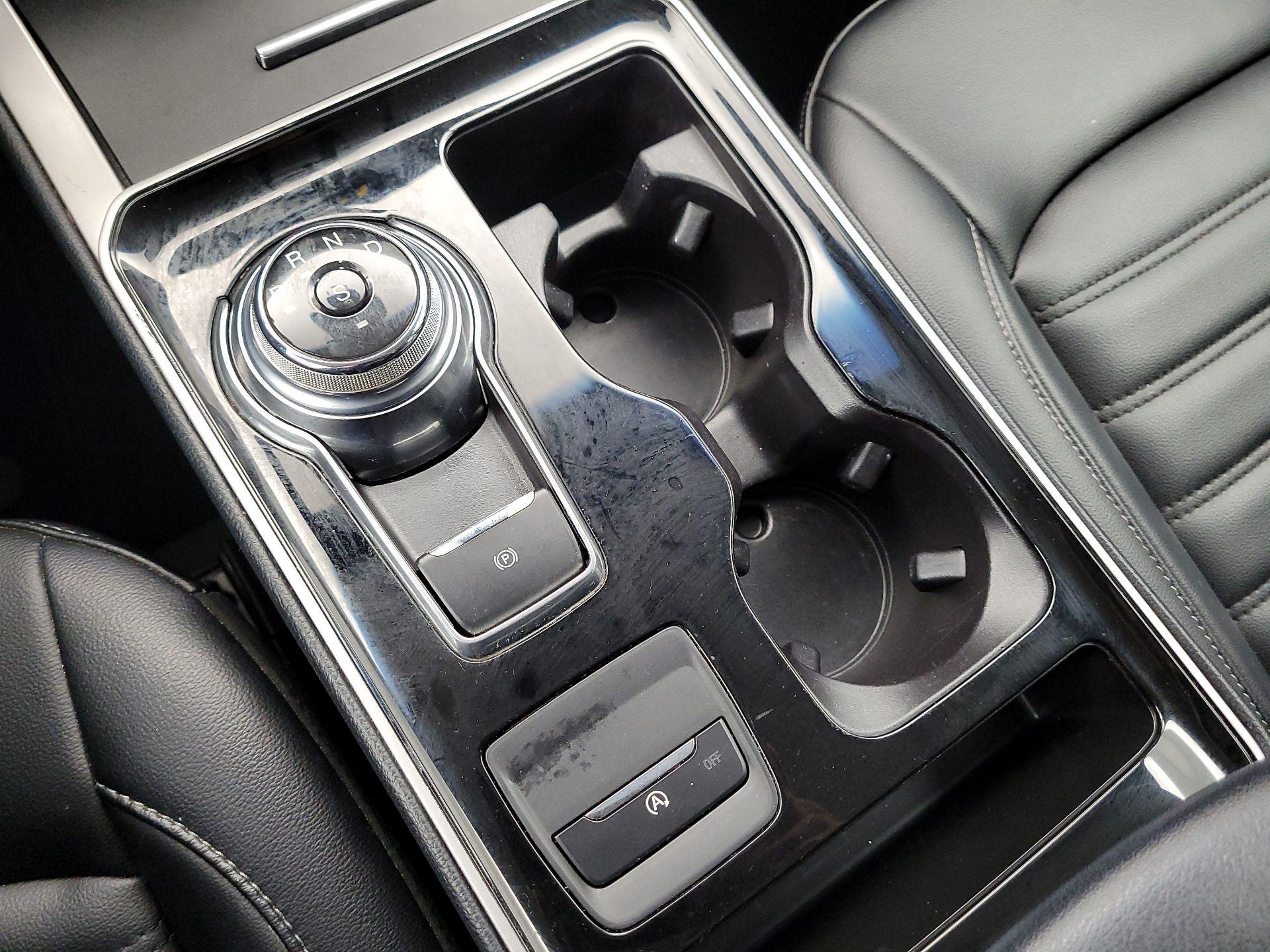 Thumbnail: 2019 Ford Edge - 17