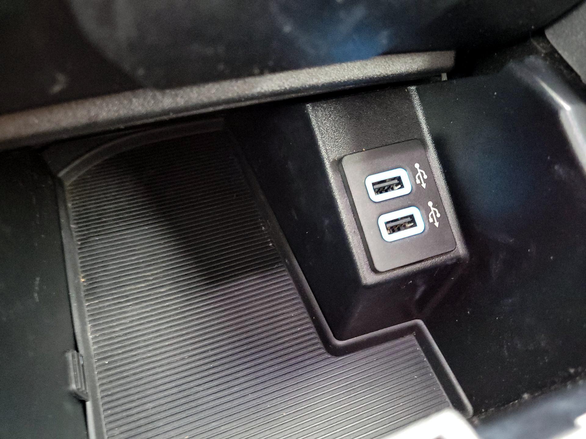 Thumbnail: 2019 Ford Edge - 18