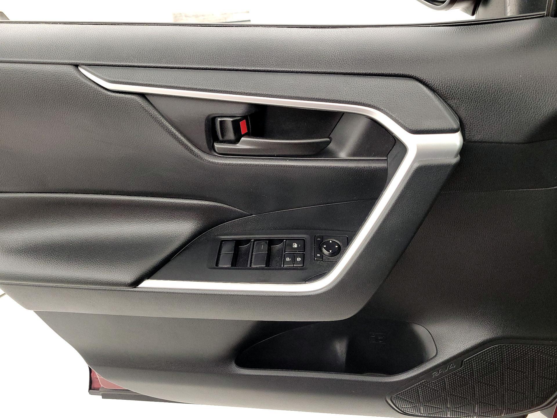 Thumbnail: 2019 Toyota RAV4 - 12