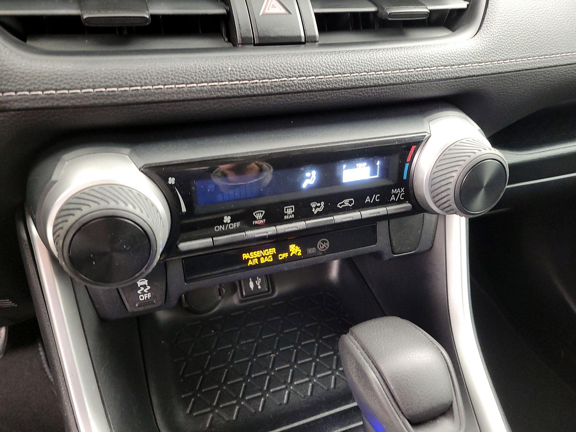 Thumbnail: 2019 Toyota RAV4 - 16