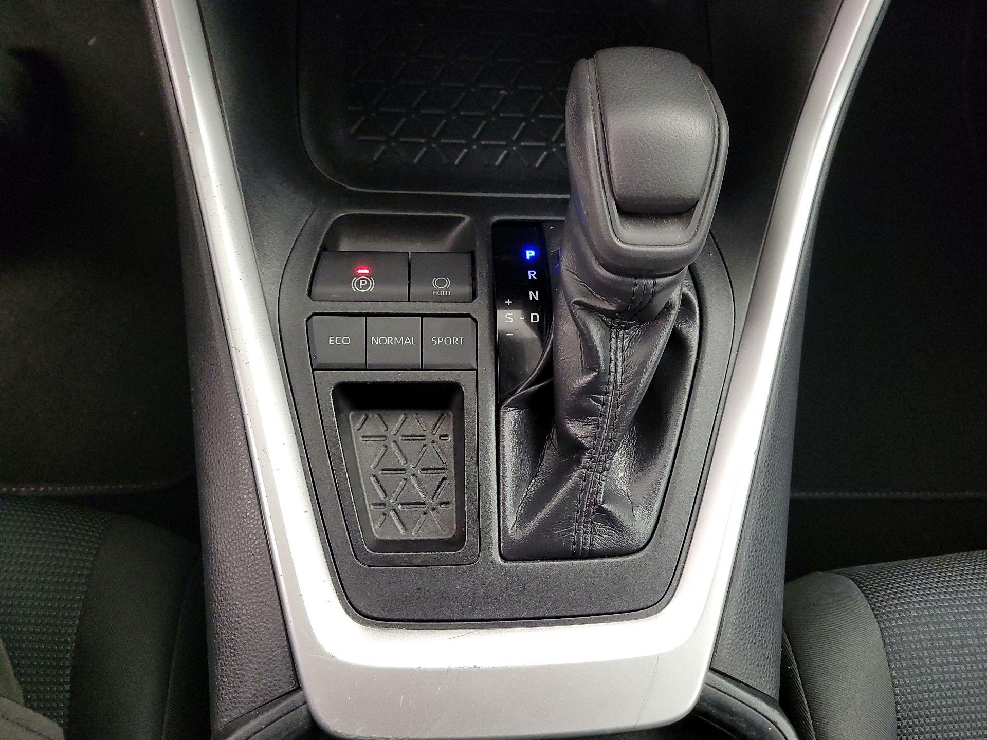 Thumbnail: 2019 Toyota RAV4 - 17