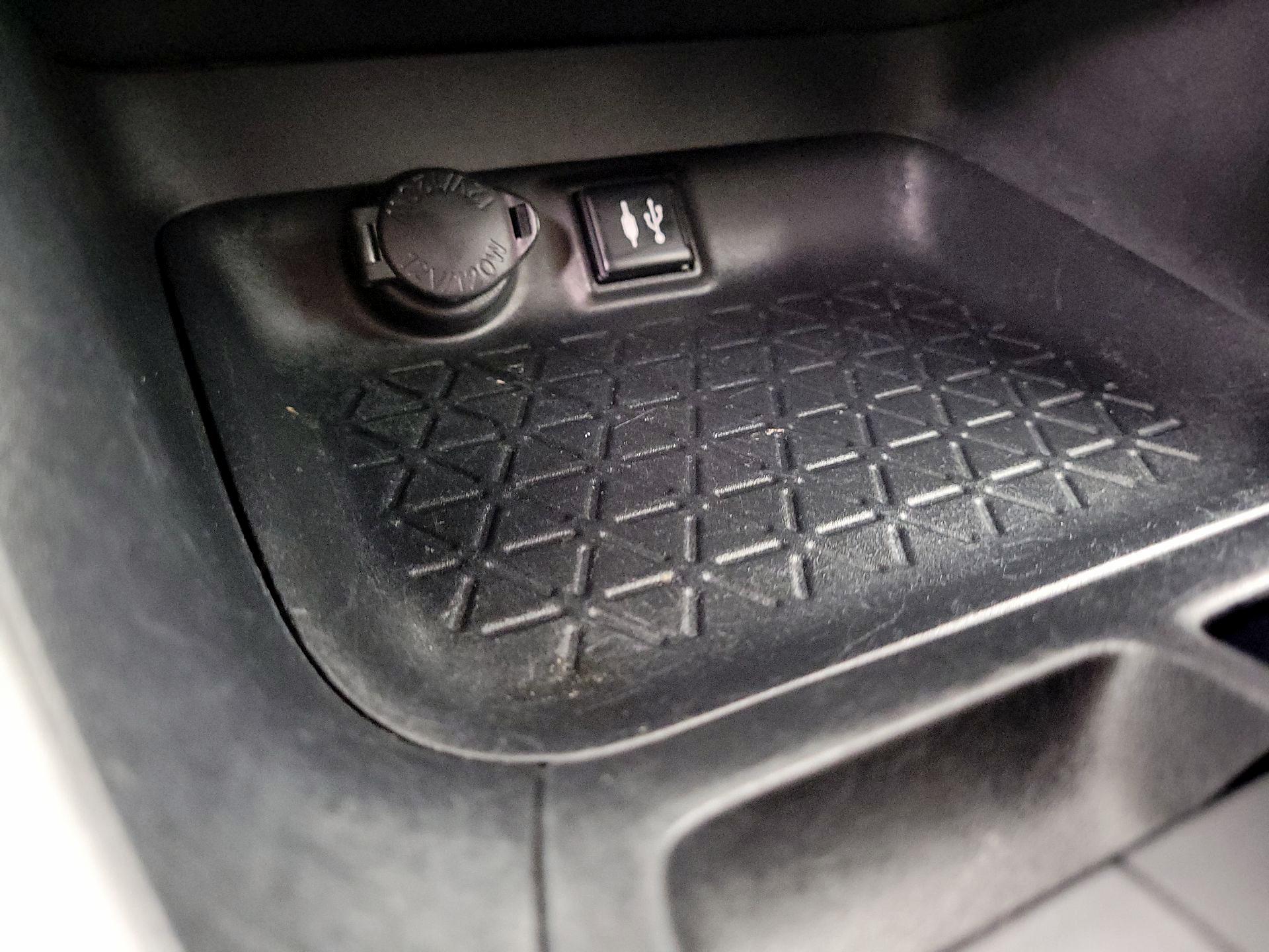 Thumbnail: 2019 Toyota RAV4 - 18