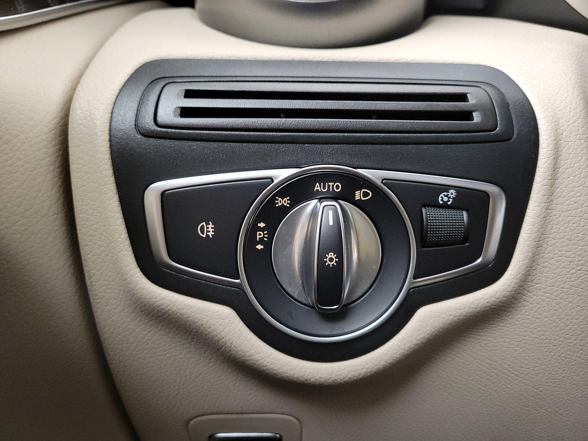 Thumbnail: 2019 Mercedes-Benz GLC - 13