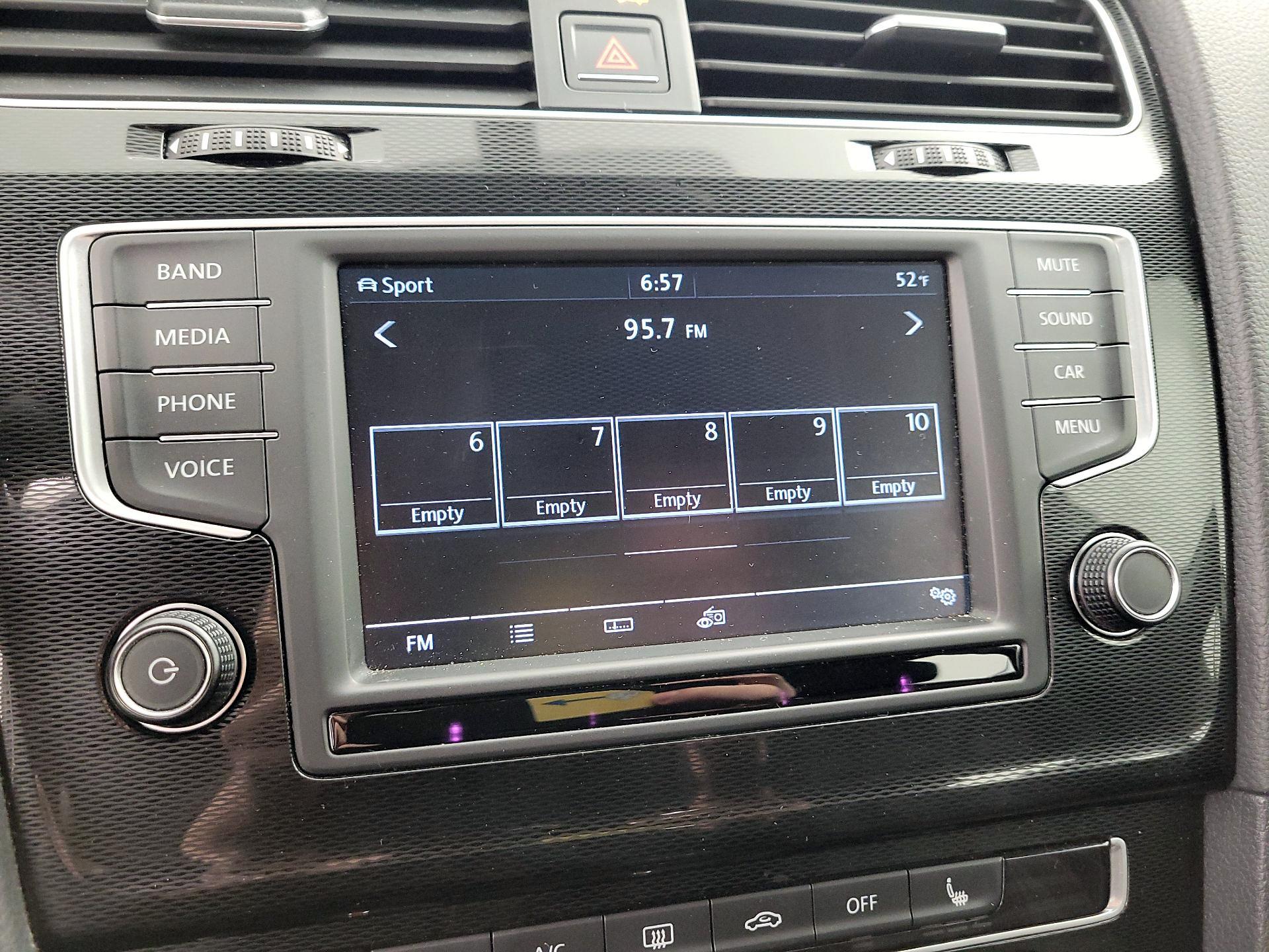 Thumbnail: 2016 Volkswagen Golf - 15