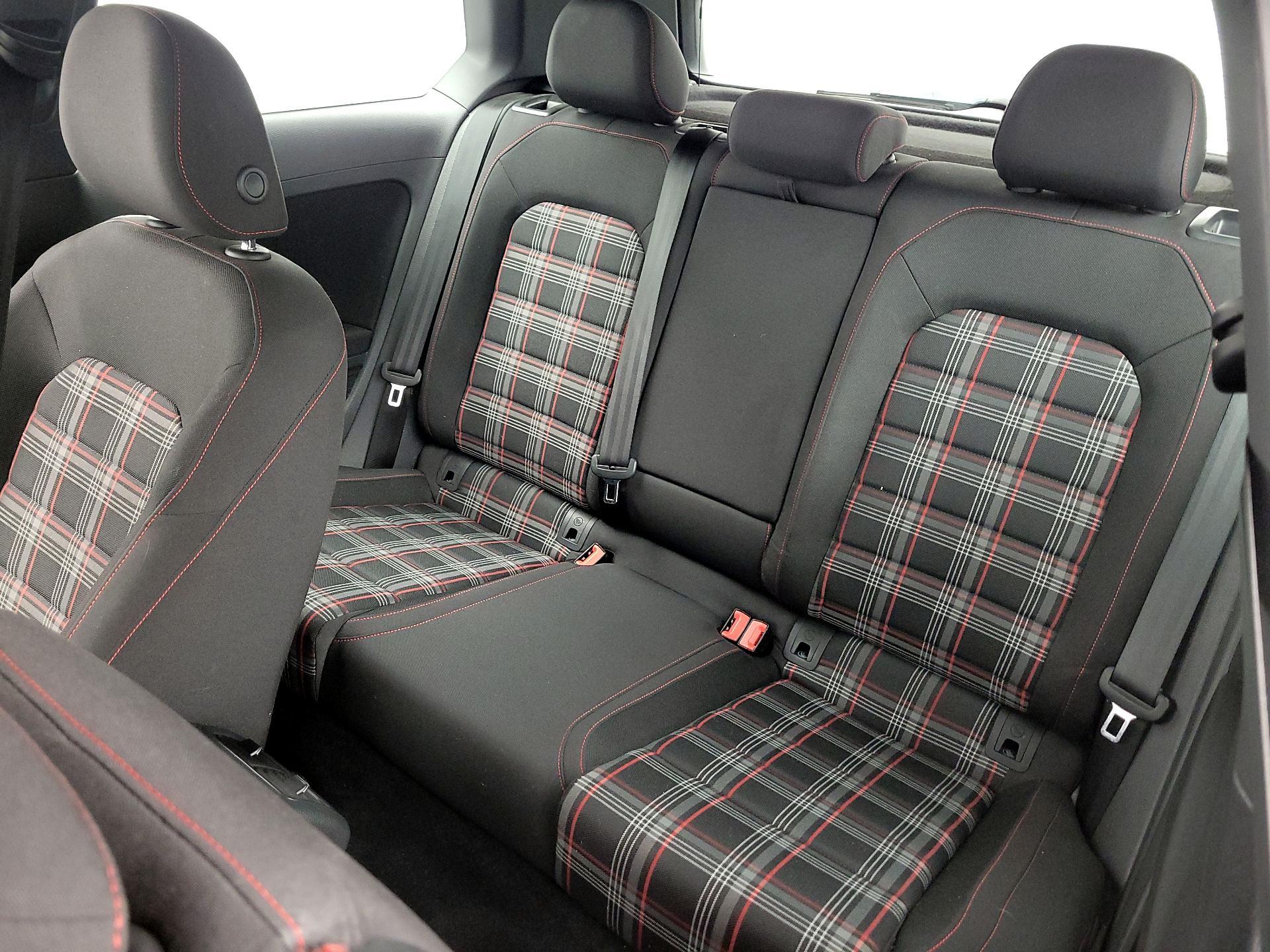 Thumbnail: 2016 Volkswagen Golf - 19