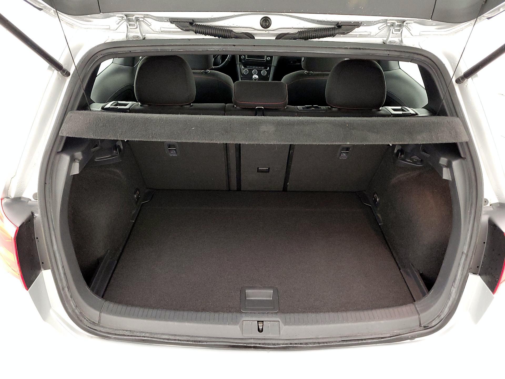 Thumbnail: 2016 Volkswagen Golf - 20