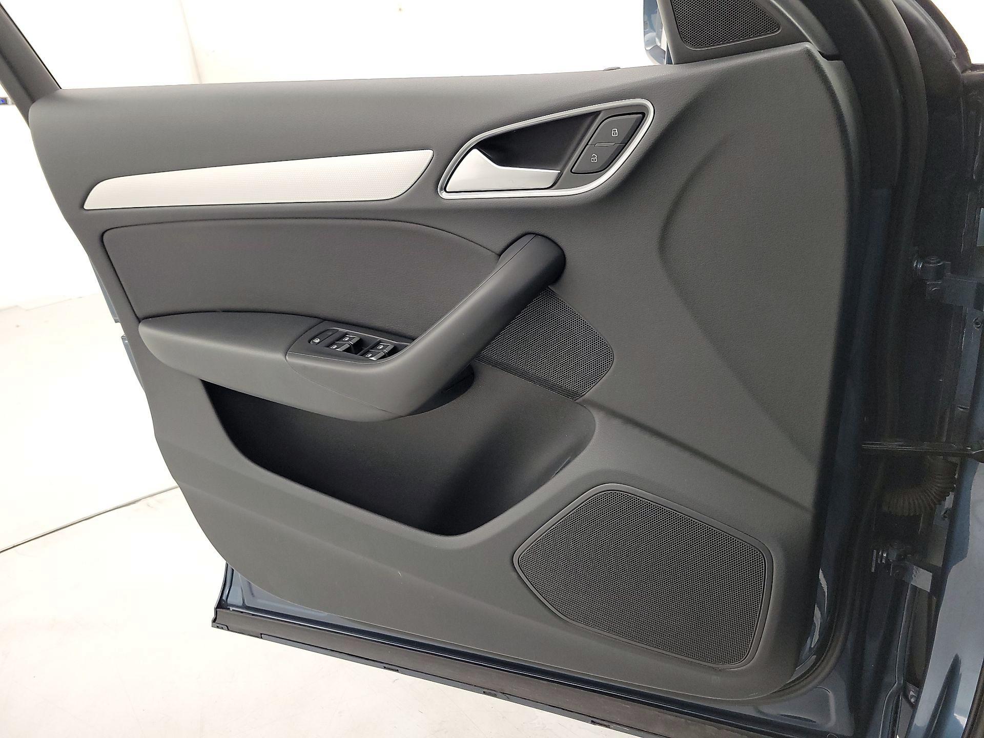 Thumbnail: 2018 Audi Q3 - 12