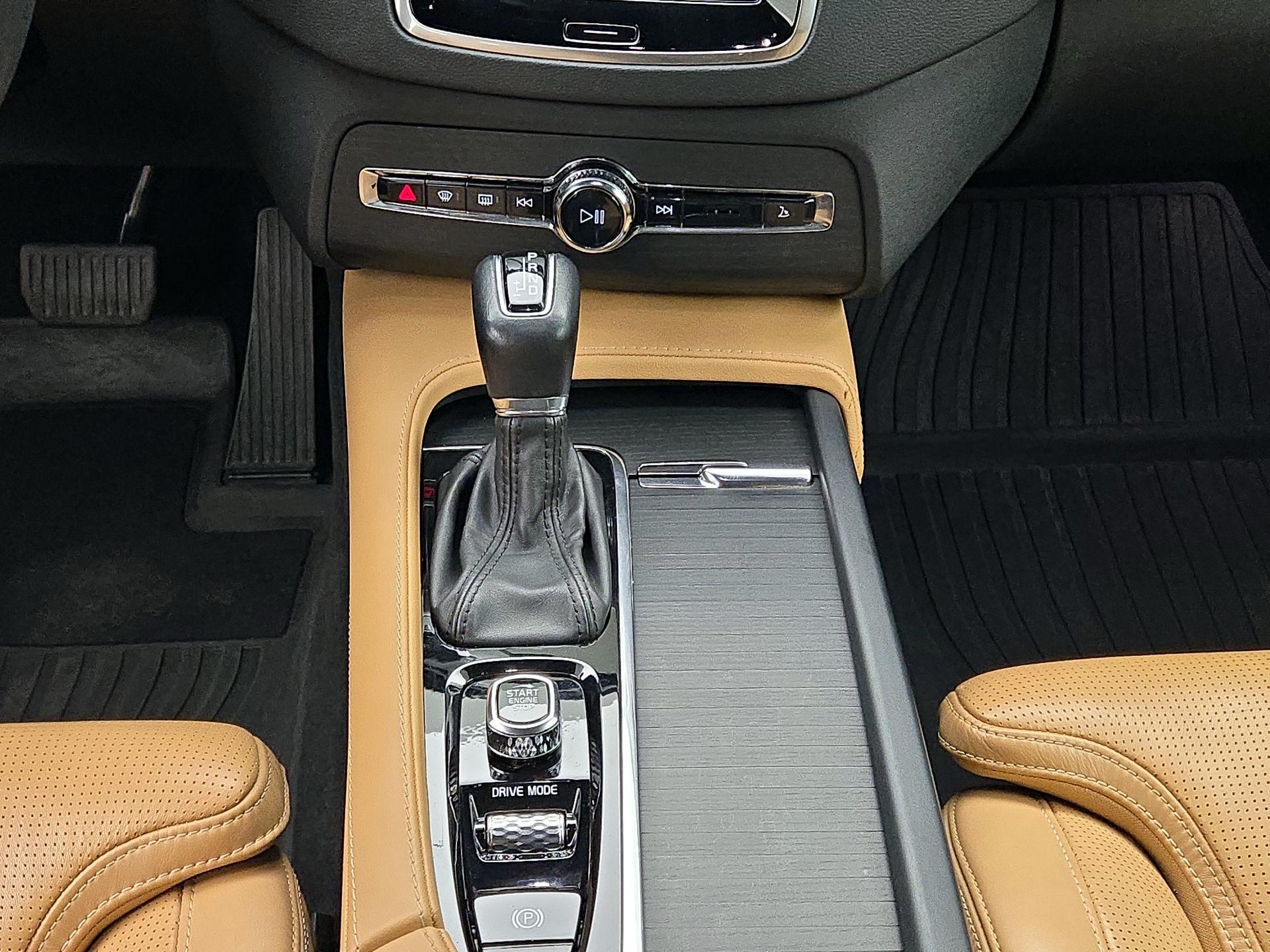 Thumbnail: 2021 Volvo XC90 - 17