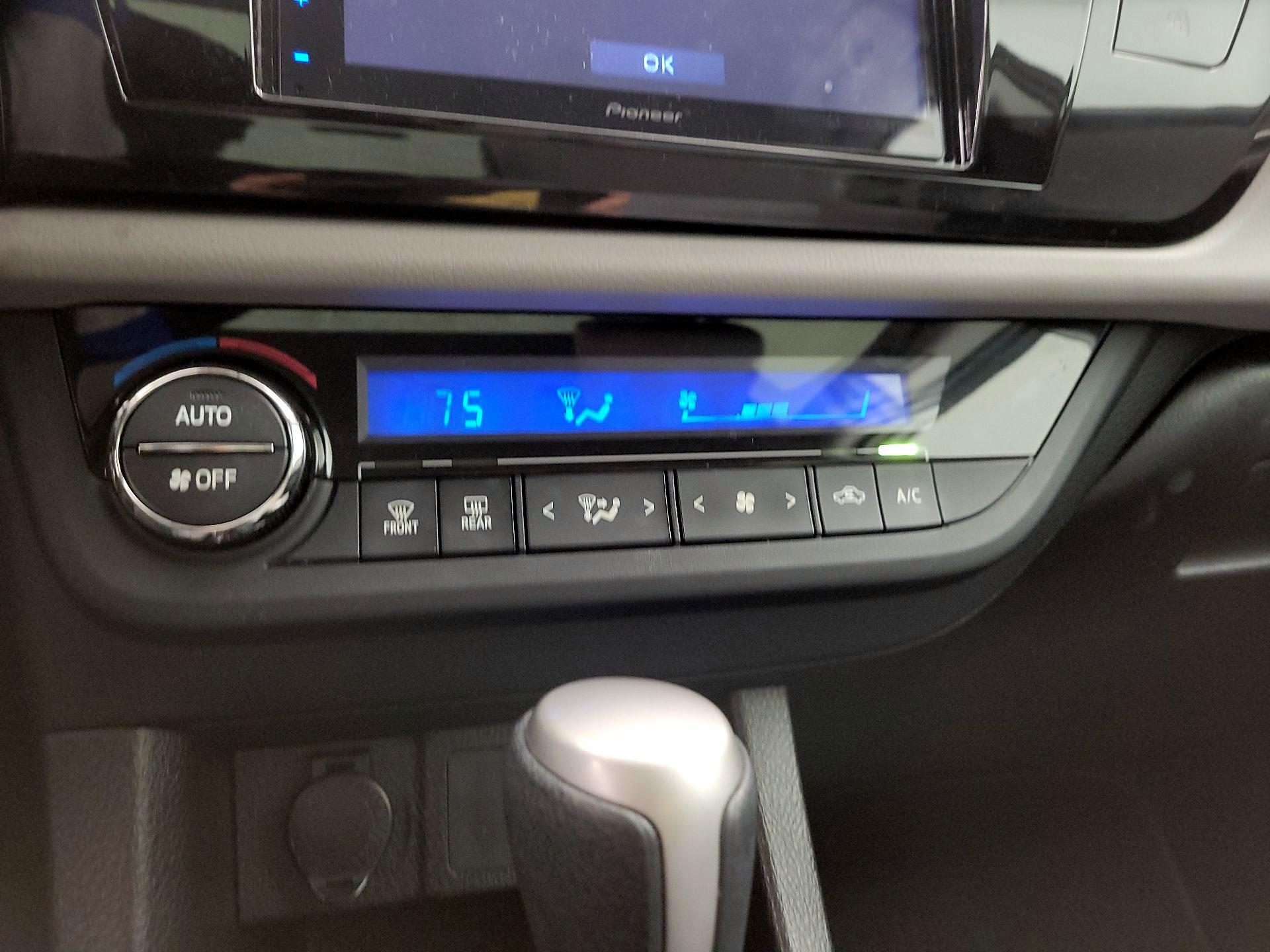 Thumbnail: 2016 Toyota Corolla - 16