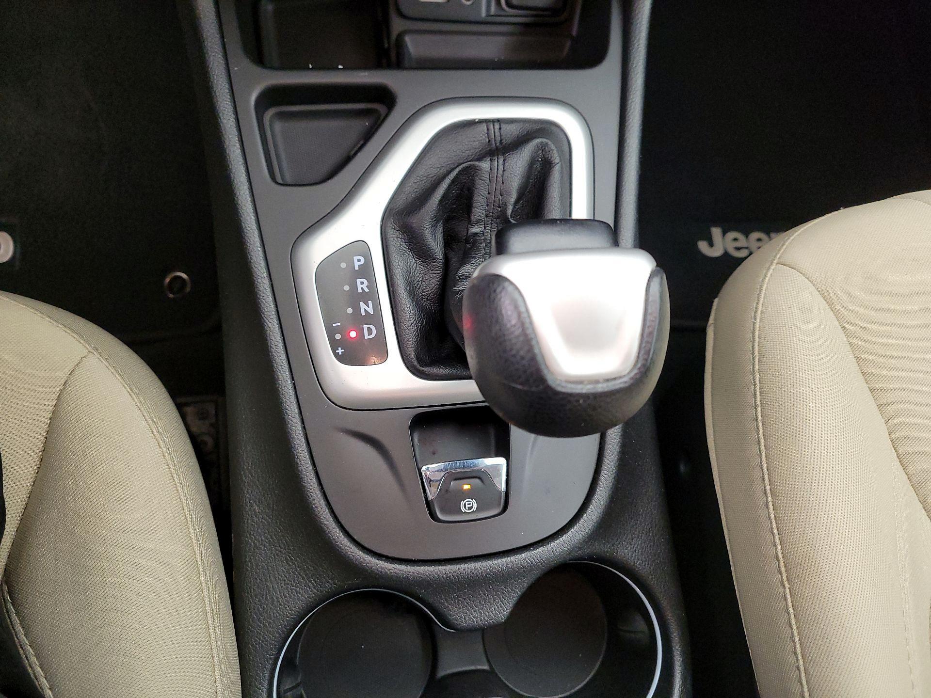 Thumbnail: 2015 Jeep Cherokee - 17