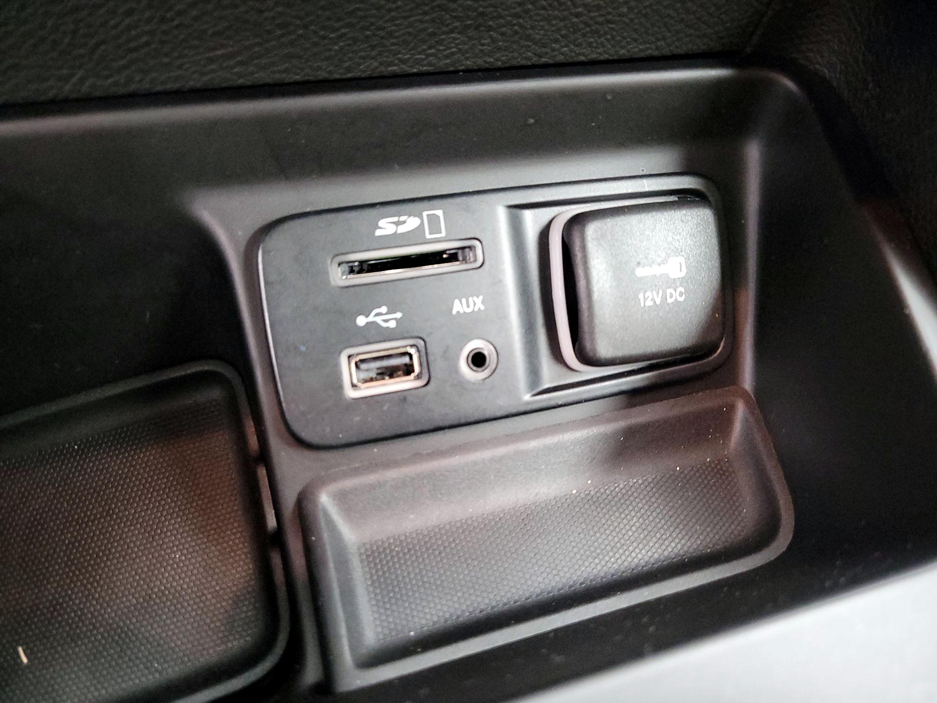 Thumbnail: 2015 Jeep Cherokee - 18