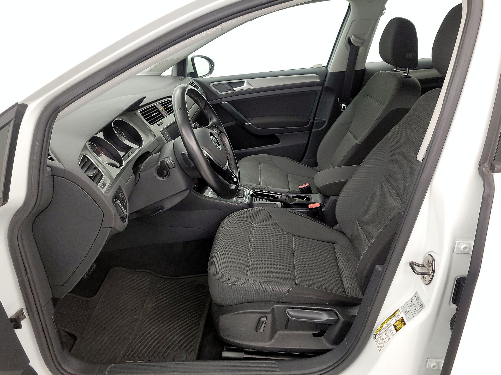 Thumbnail: 2016 Volkswagen Golf - 11