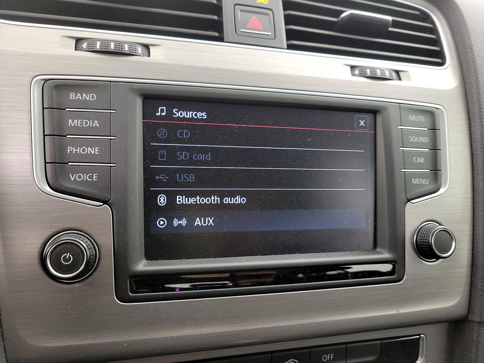 Thumbnail: 2016 Volkswagen Golf - 15