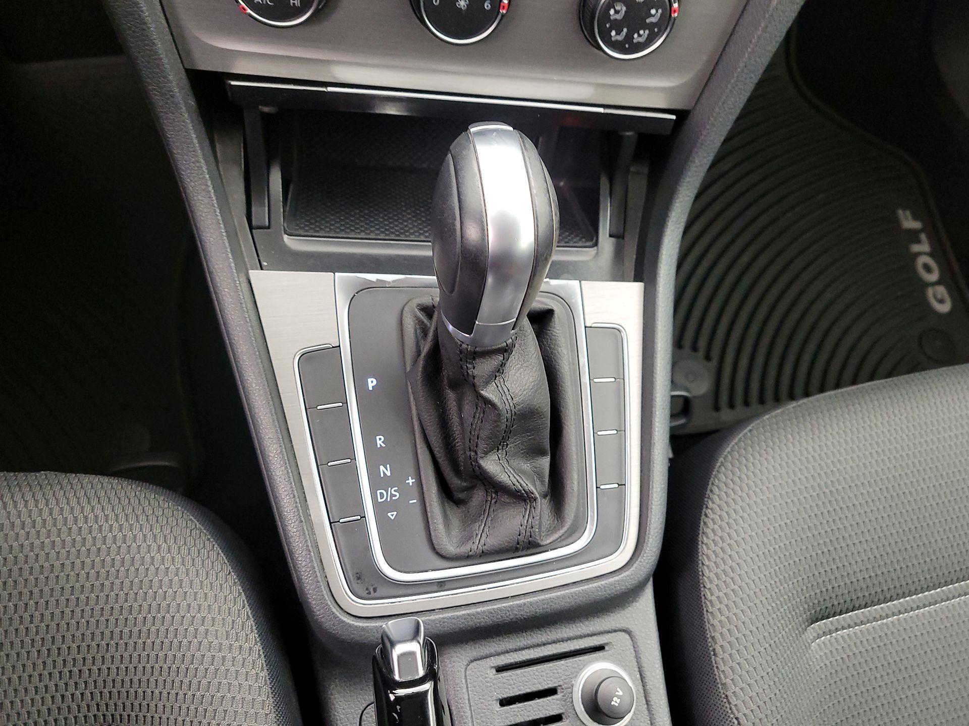 Thumbnail: 2016 Volkswagen Golf - 17