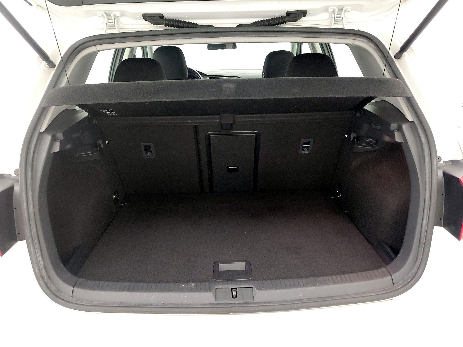 Thumbnail: 2016 Volkswagen Golf - 20