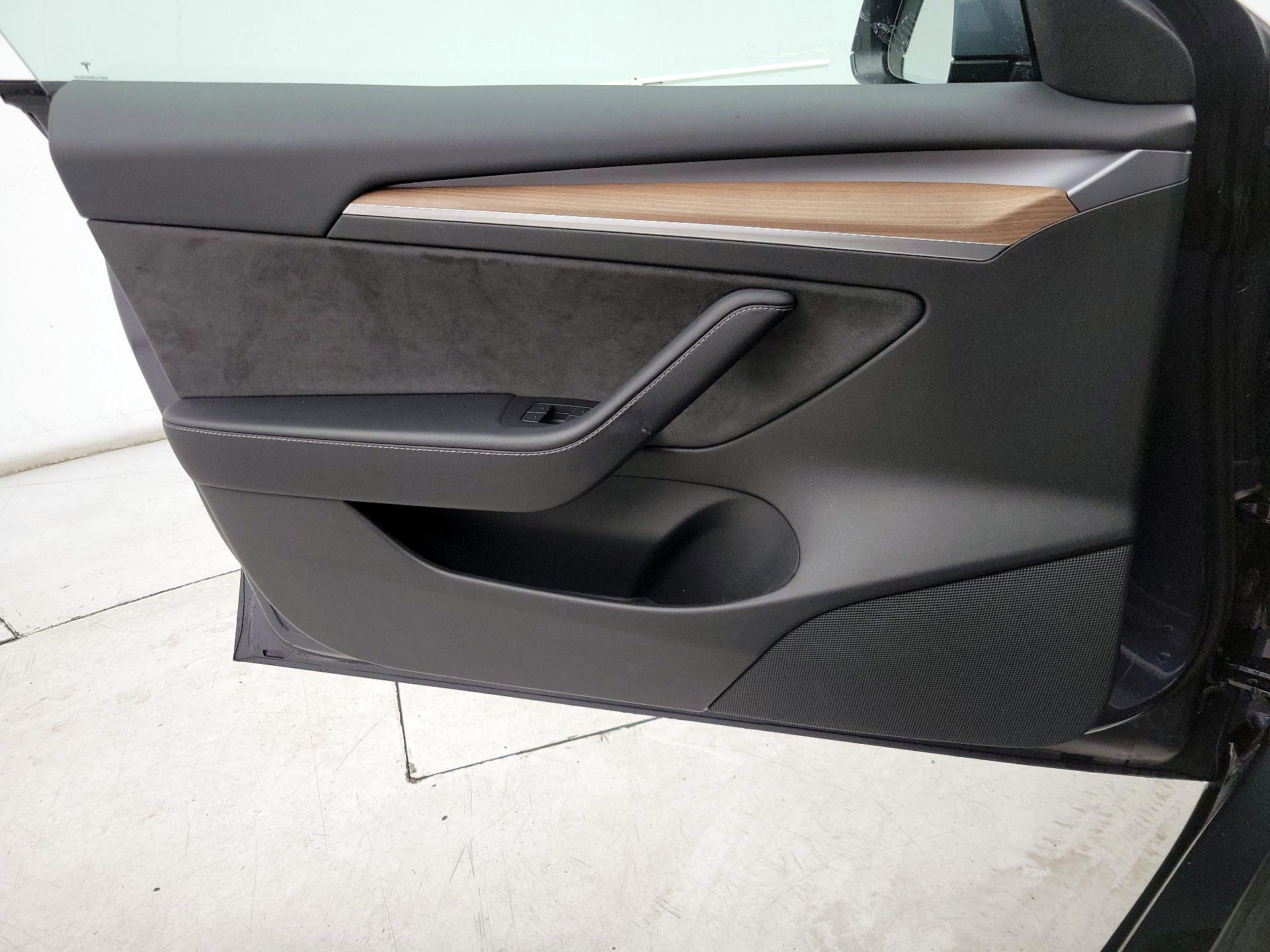 Thumbnail: 2022 Tesla Model 3 - 12