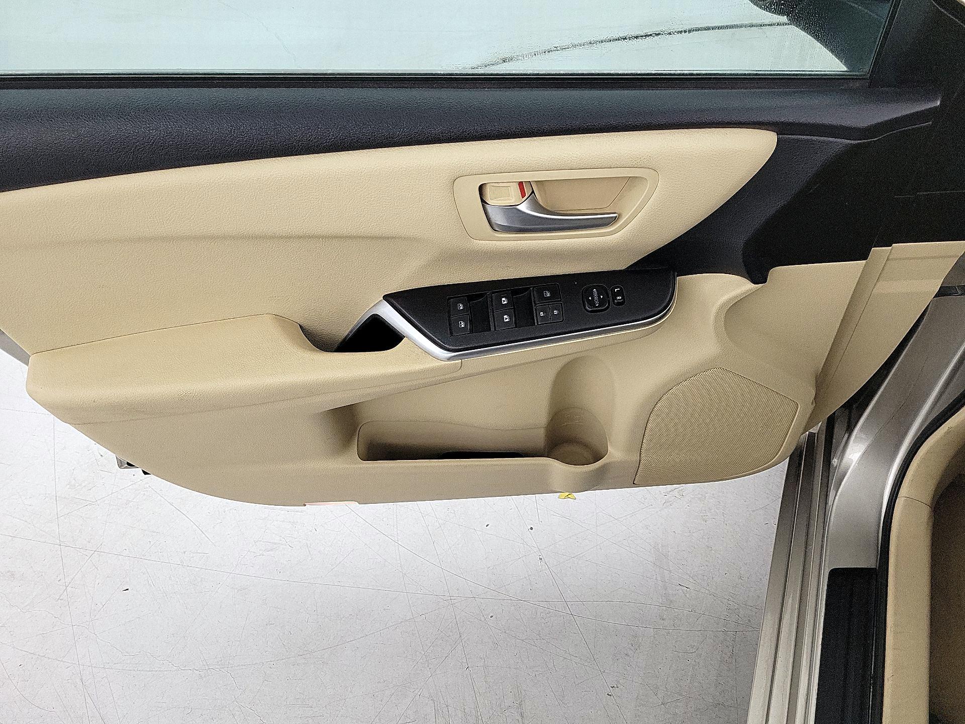 Thumbnail: 2017 Toyota Camry - 12