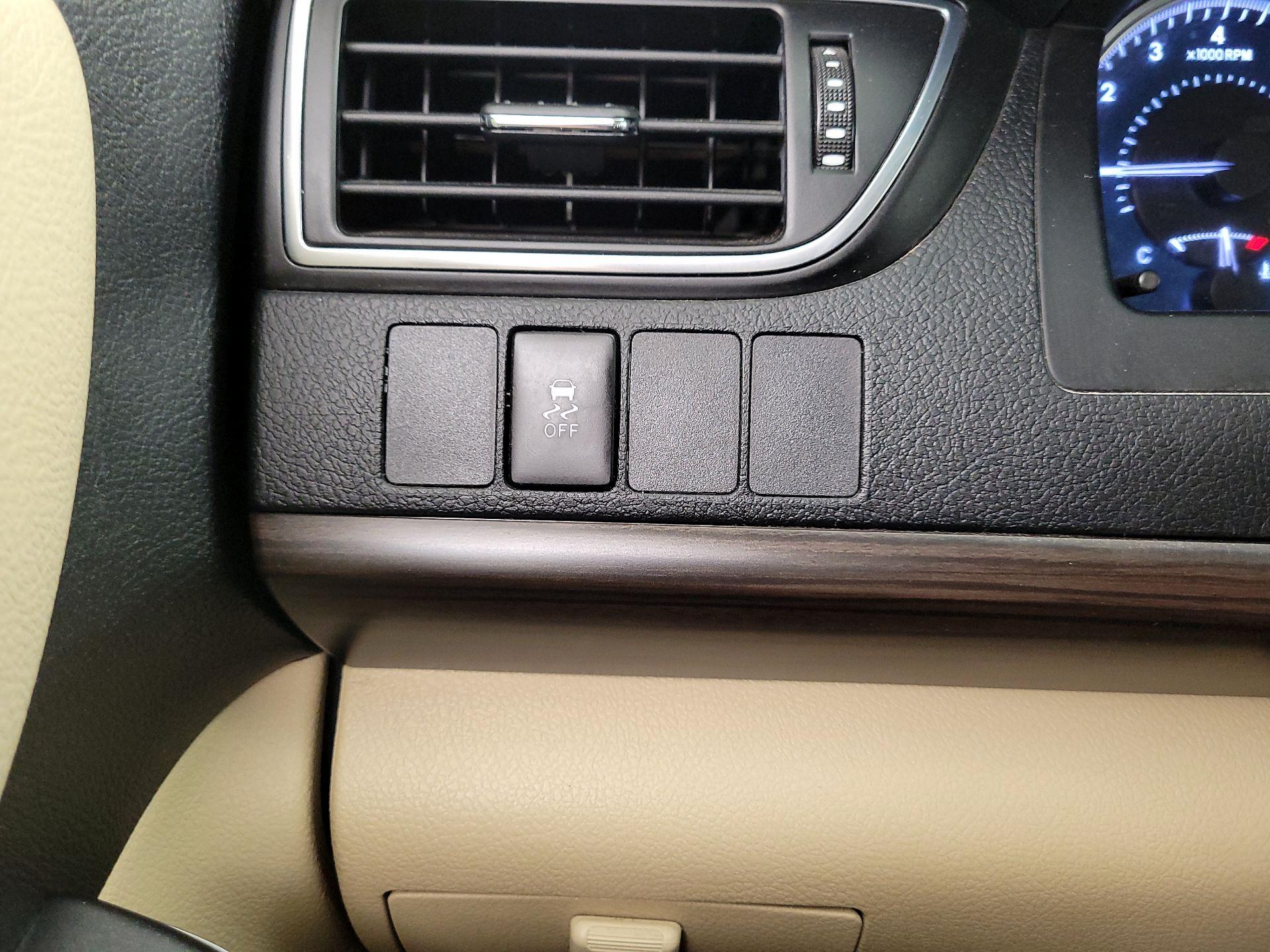 Thumbnail: 2017 Toyota Camry - 13