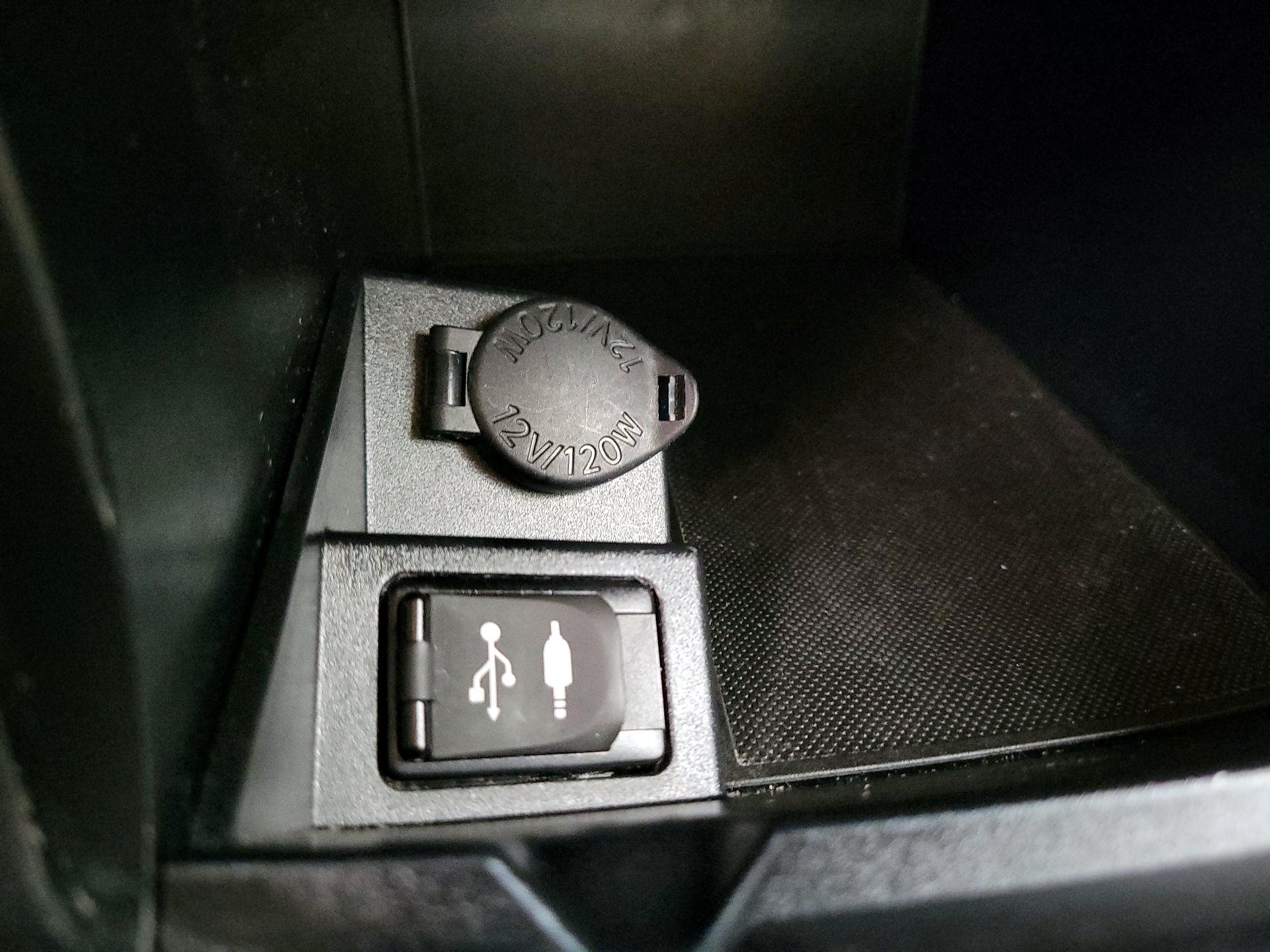 Thumbnail: 2017 Toyota Camry - 18