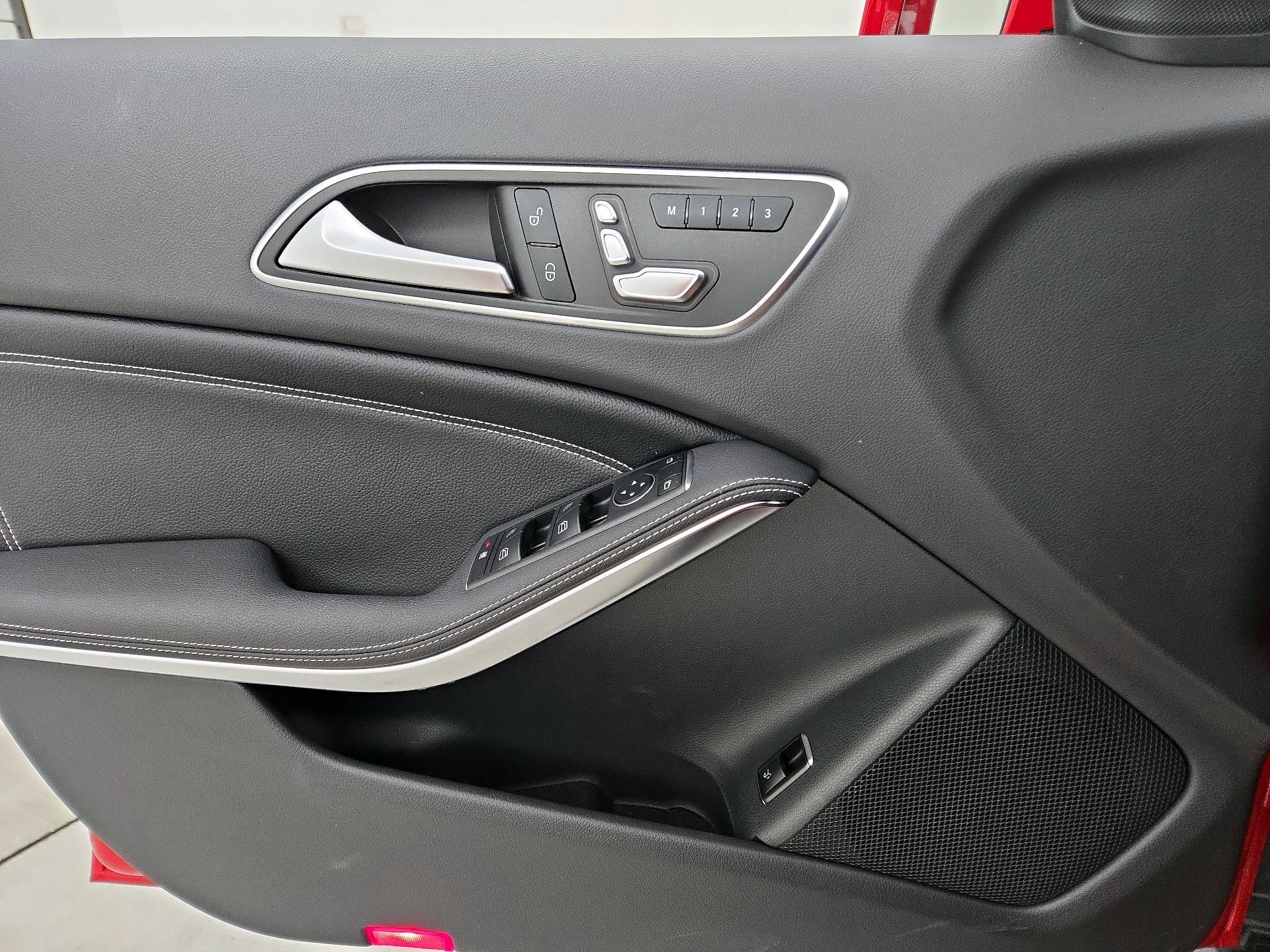 Thumbnail: 2020 Mercedes-Benz GLA - 12