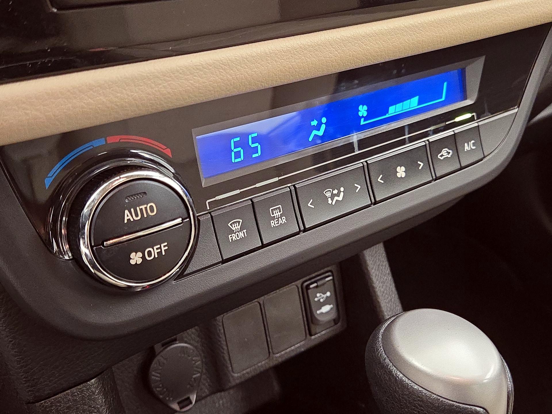 Thumbnail: 2014 Toyota Corolla - 16