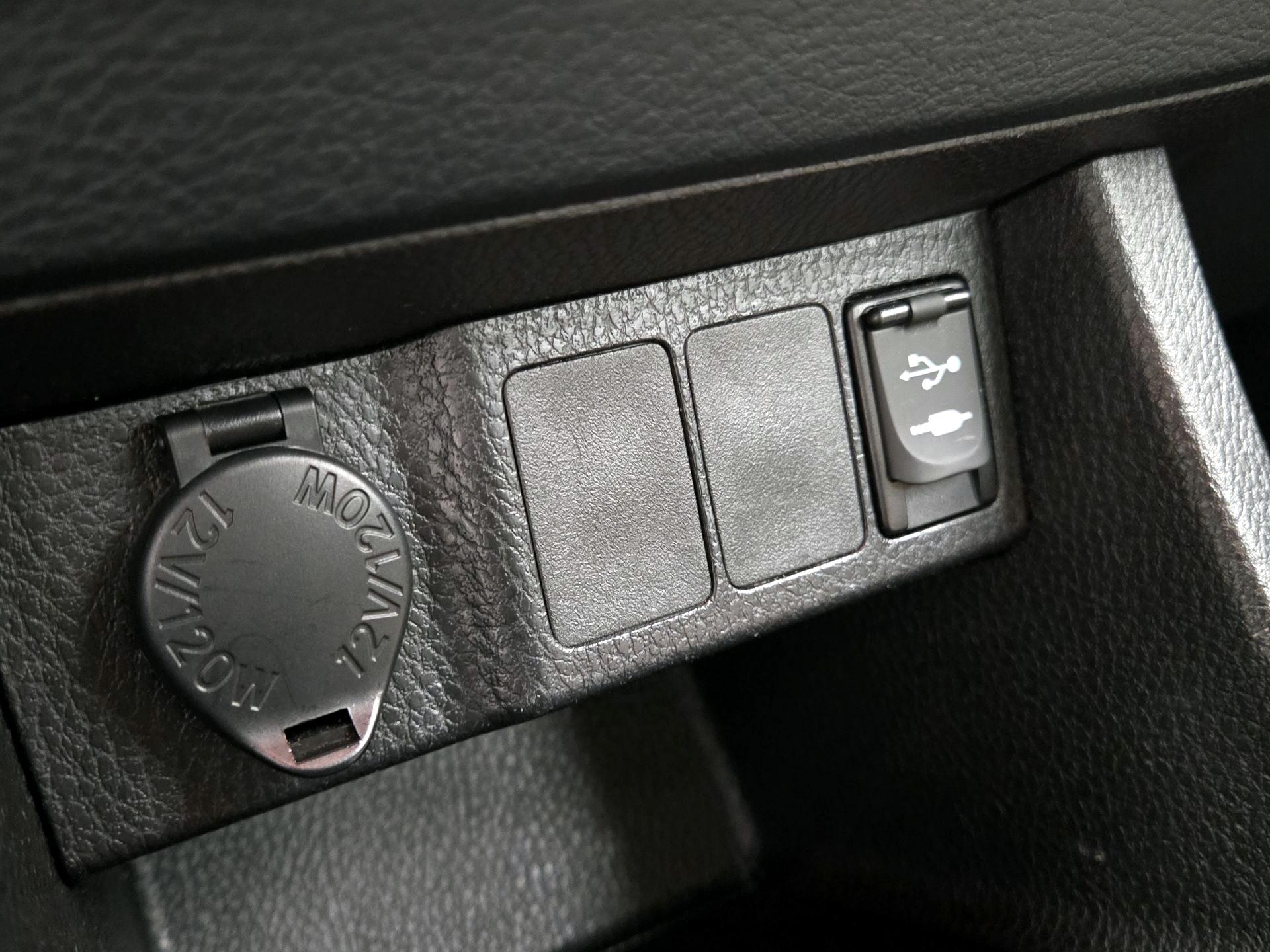 Thumbnail: 2014 Toyota Corolla - 18