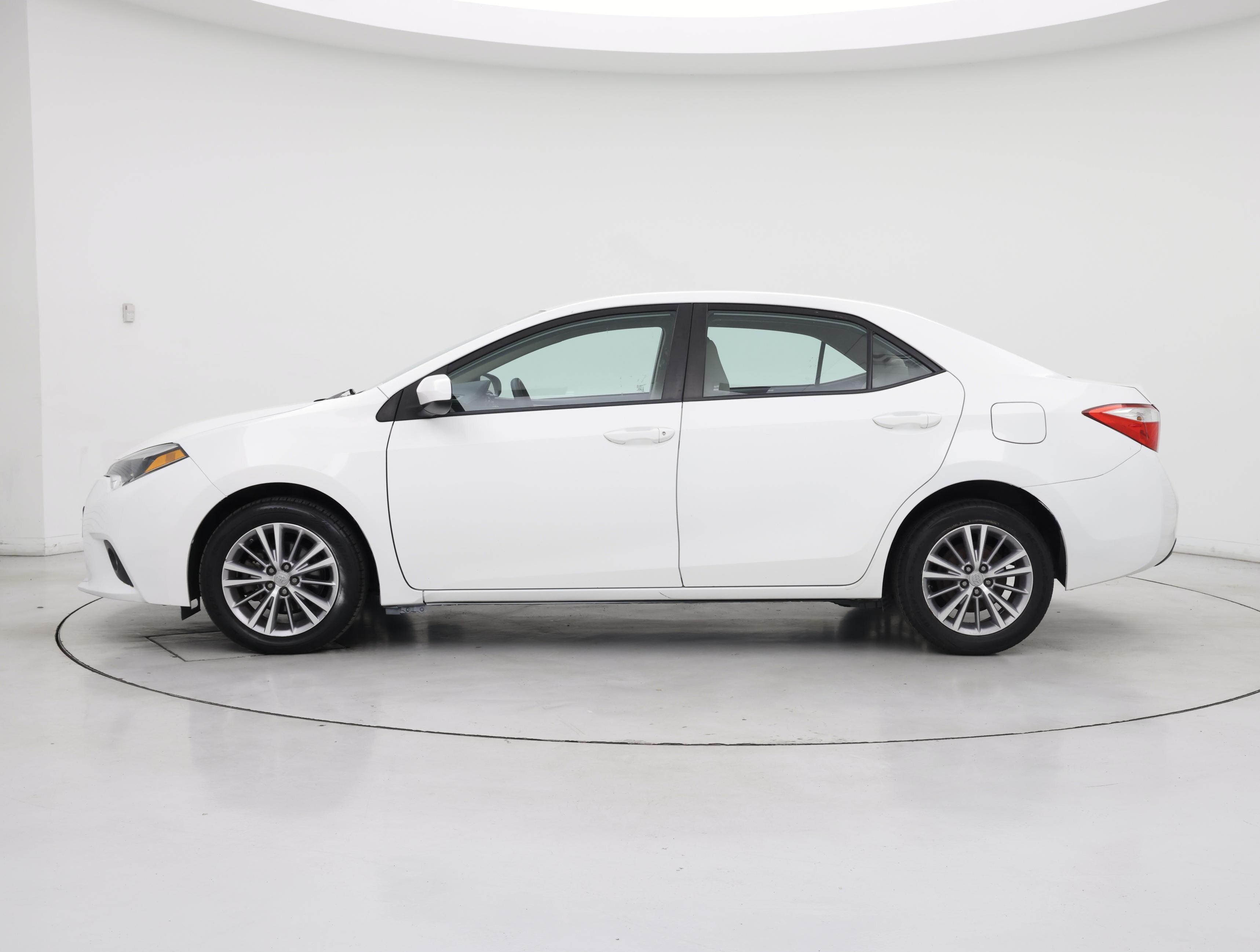 Thumbnail: 2014 Toyota Corolla - 3