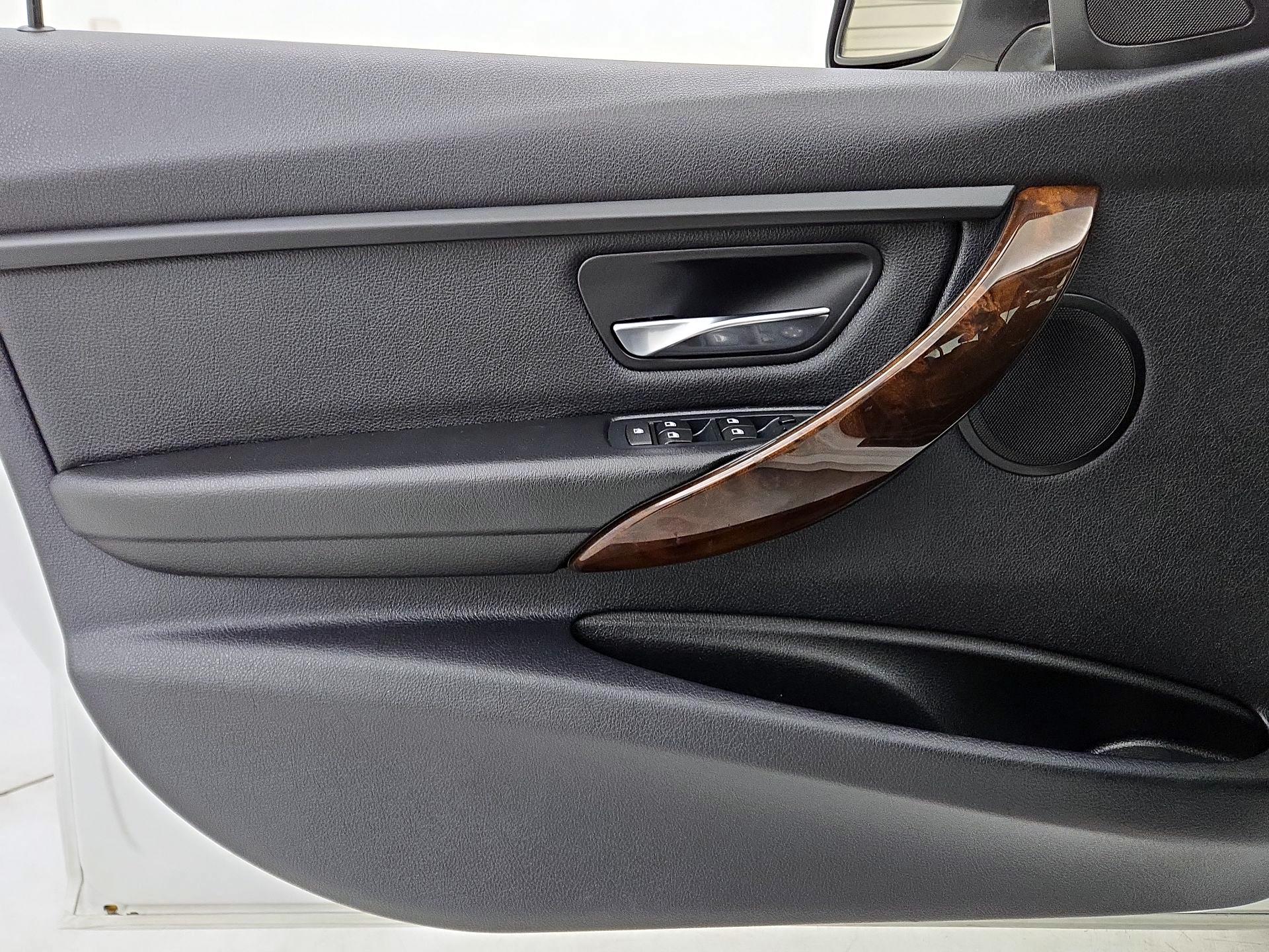 Thumbnail: 2015 BMW 3 Series - 12