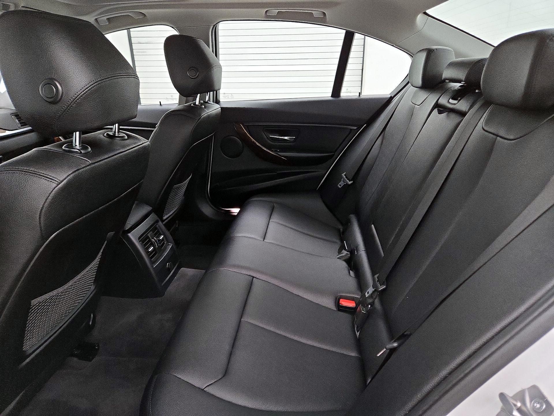 Thumbnail: 2015 BMW 3 Series - 18