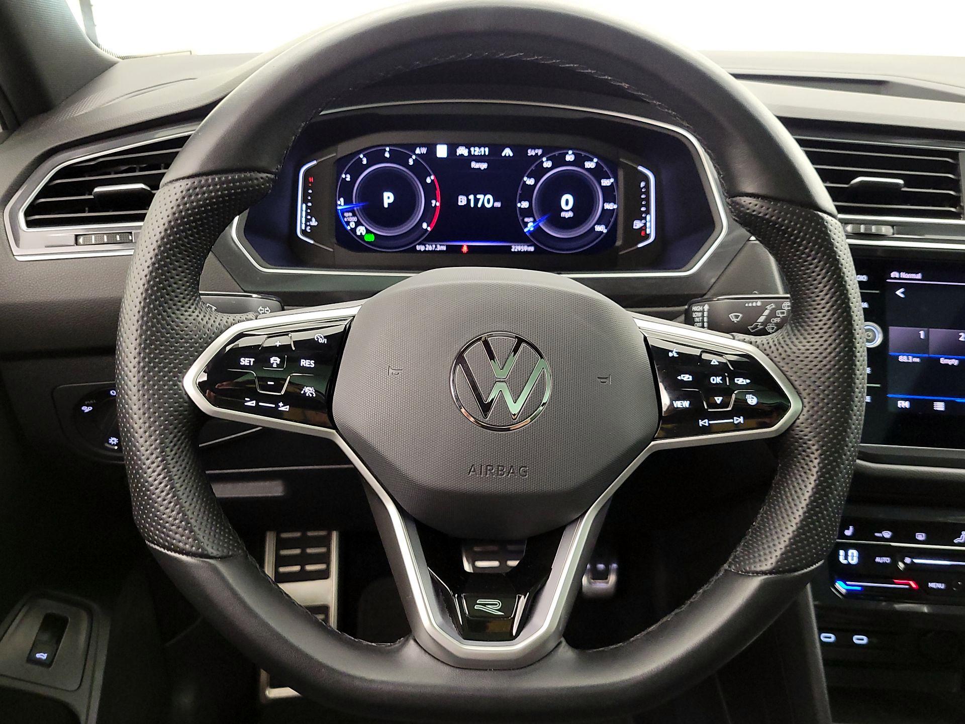 Thumbnail: 2022 Volkswagen Tiguan - 10