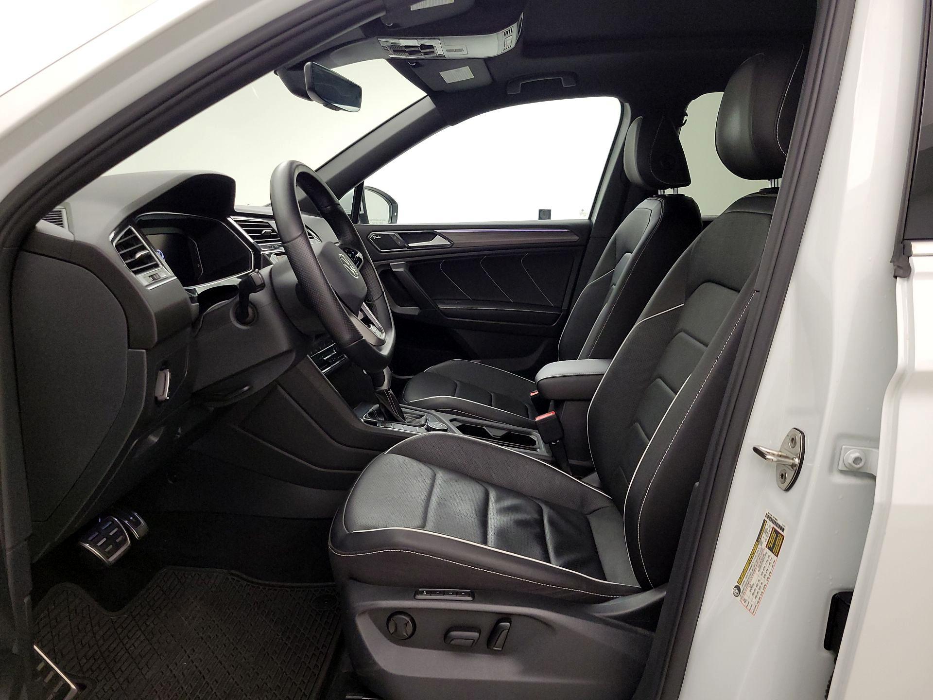 Thumbnail: 2022 Volkswagen Tiguan - 11