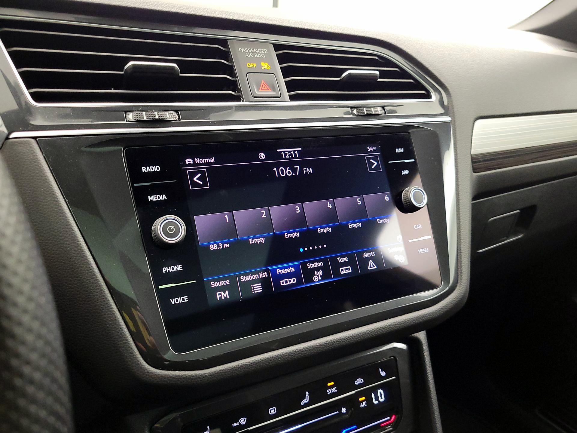 Thumbnail: 2022 Volkswagen Tiguan - 16