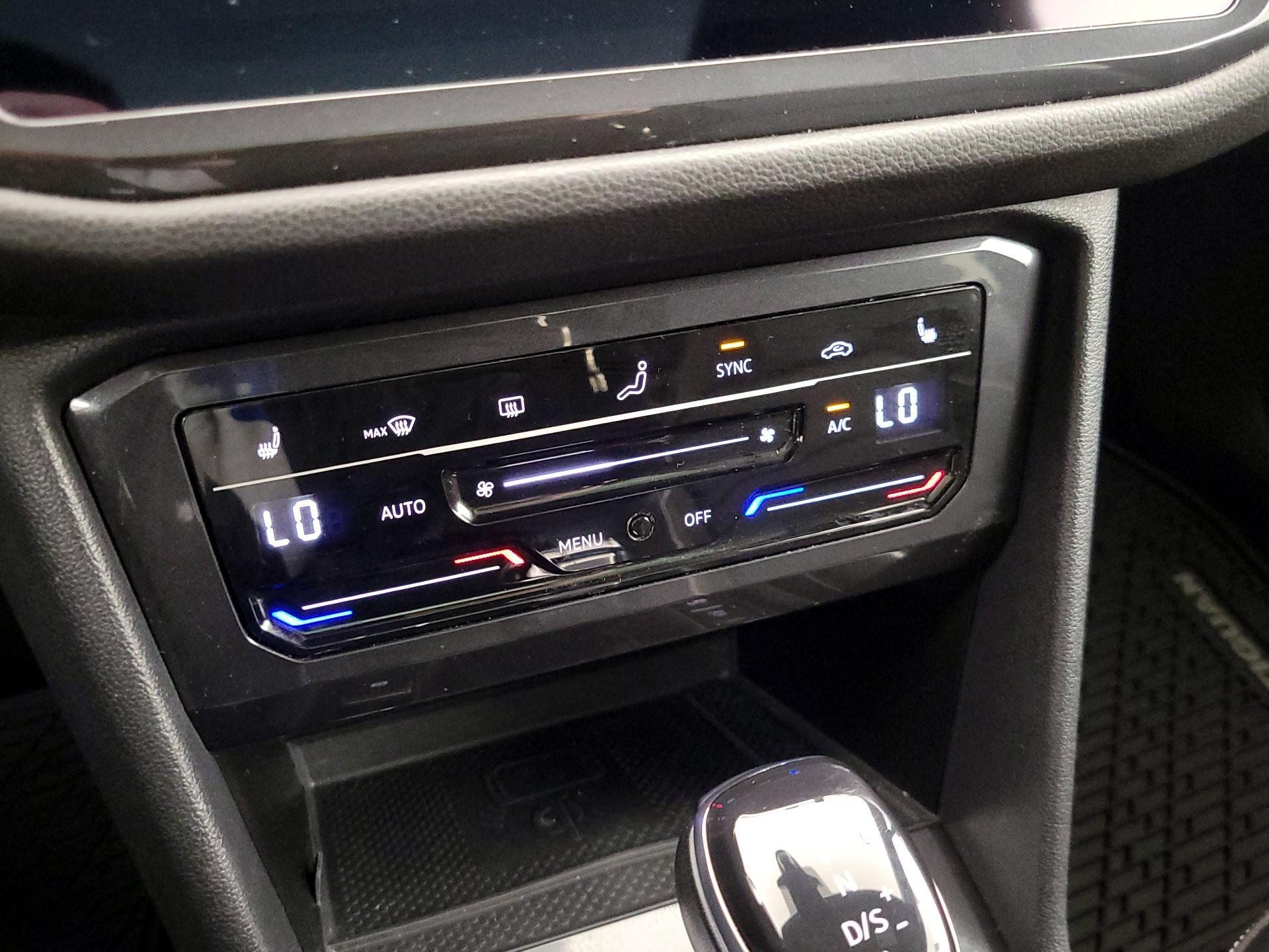 Thumbnail: 2022 Volkswagen Tiguan - 17