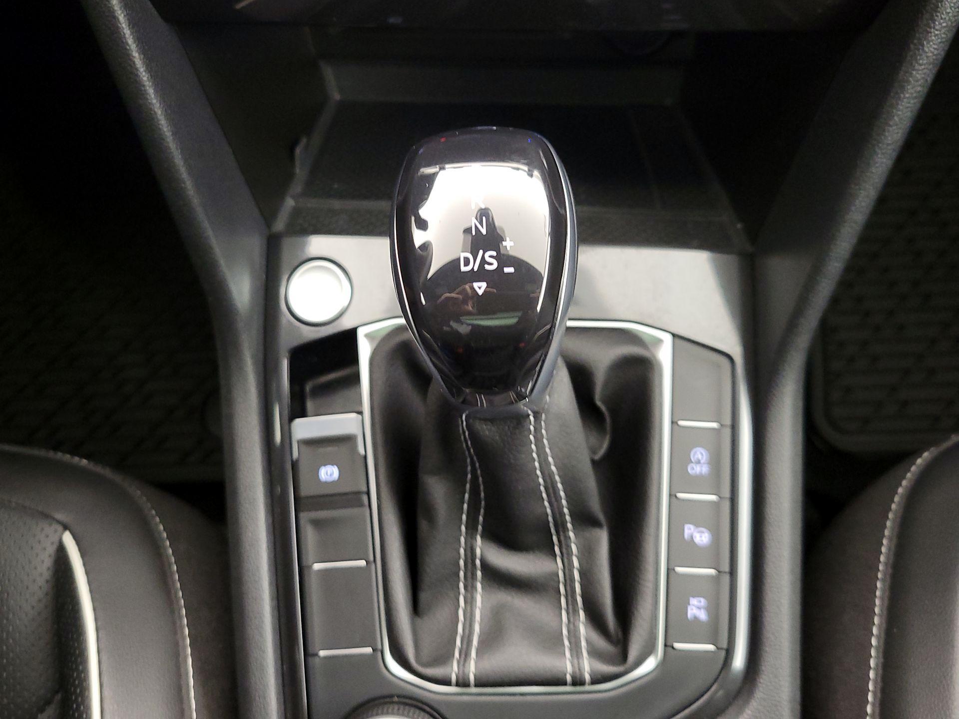 Thumbnail: 2022 Volkswagen Tiguan - 18