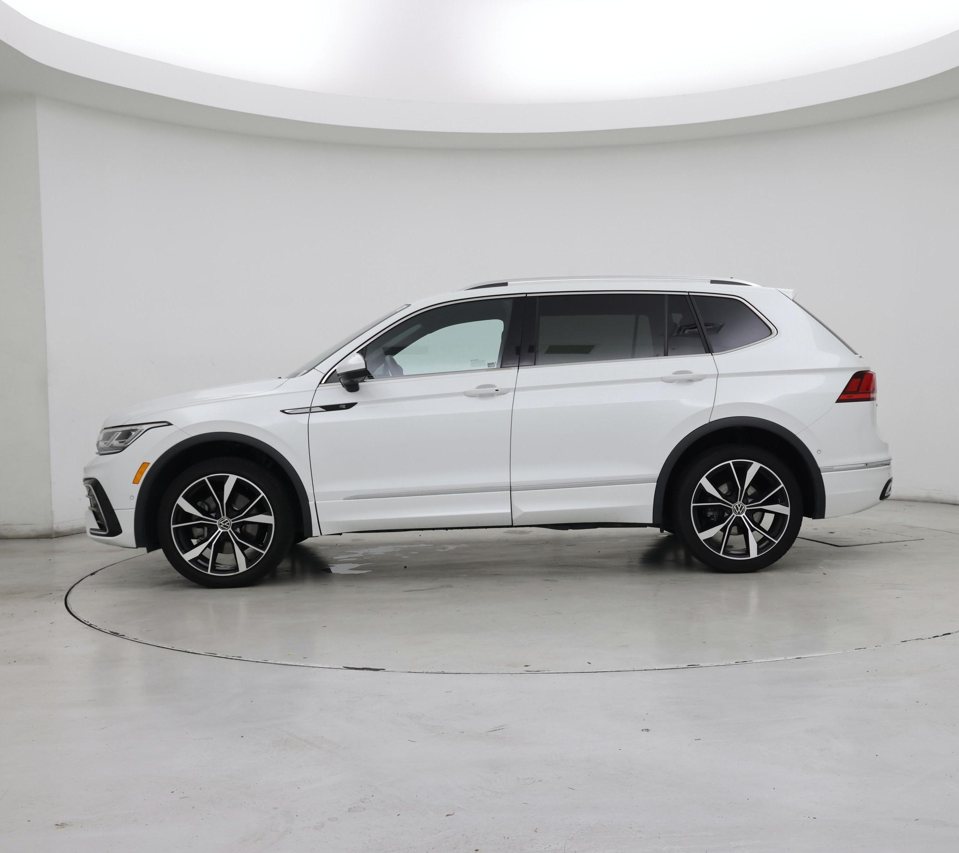 Thumbnail: 2022 Volkswagen Tiguan - 3