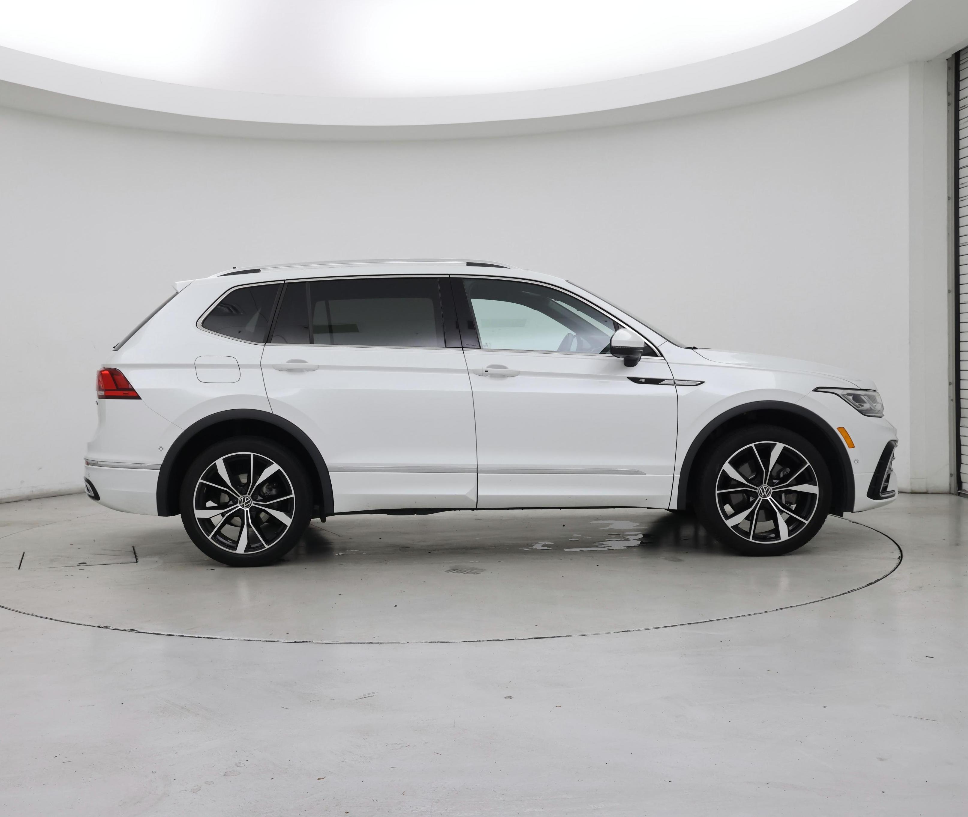 Thumbnail: 2022 Volkswagen Tiguan - 7