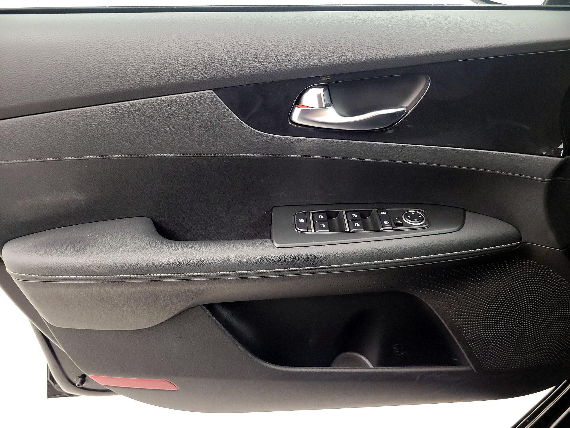 Thumbnail: 2023 Kia Forte - 12