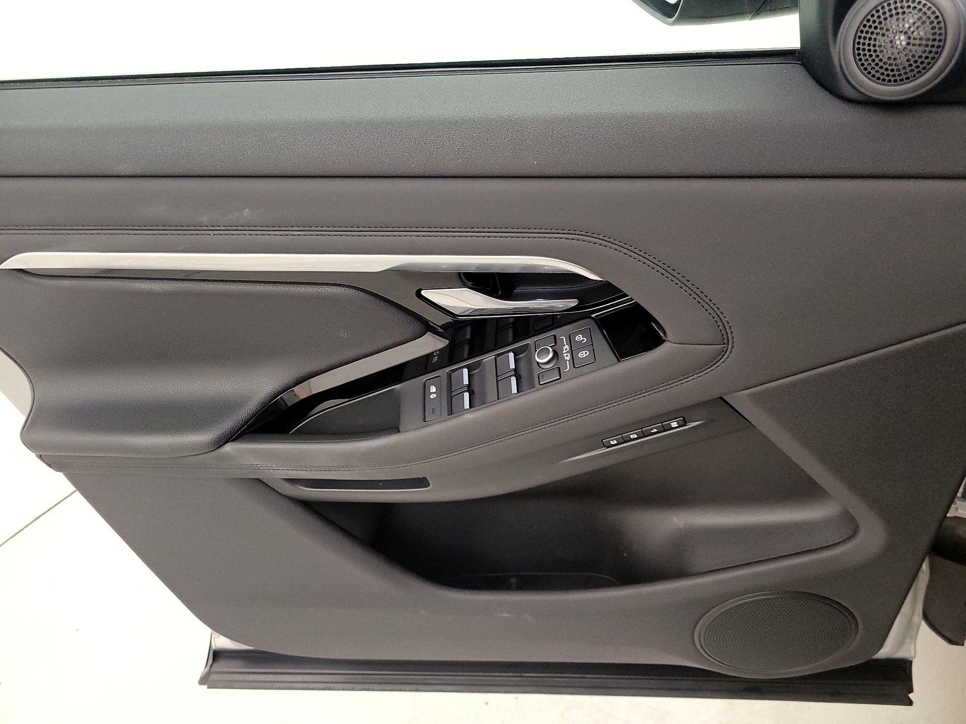 Thumbnail: 2020 Land Rover Range Rover Evoque - 12