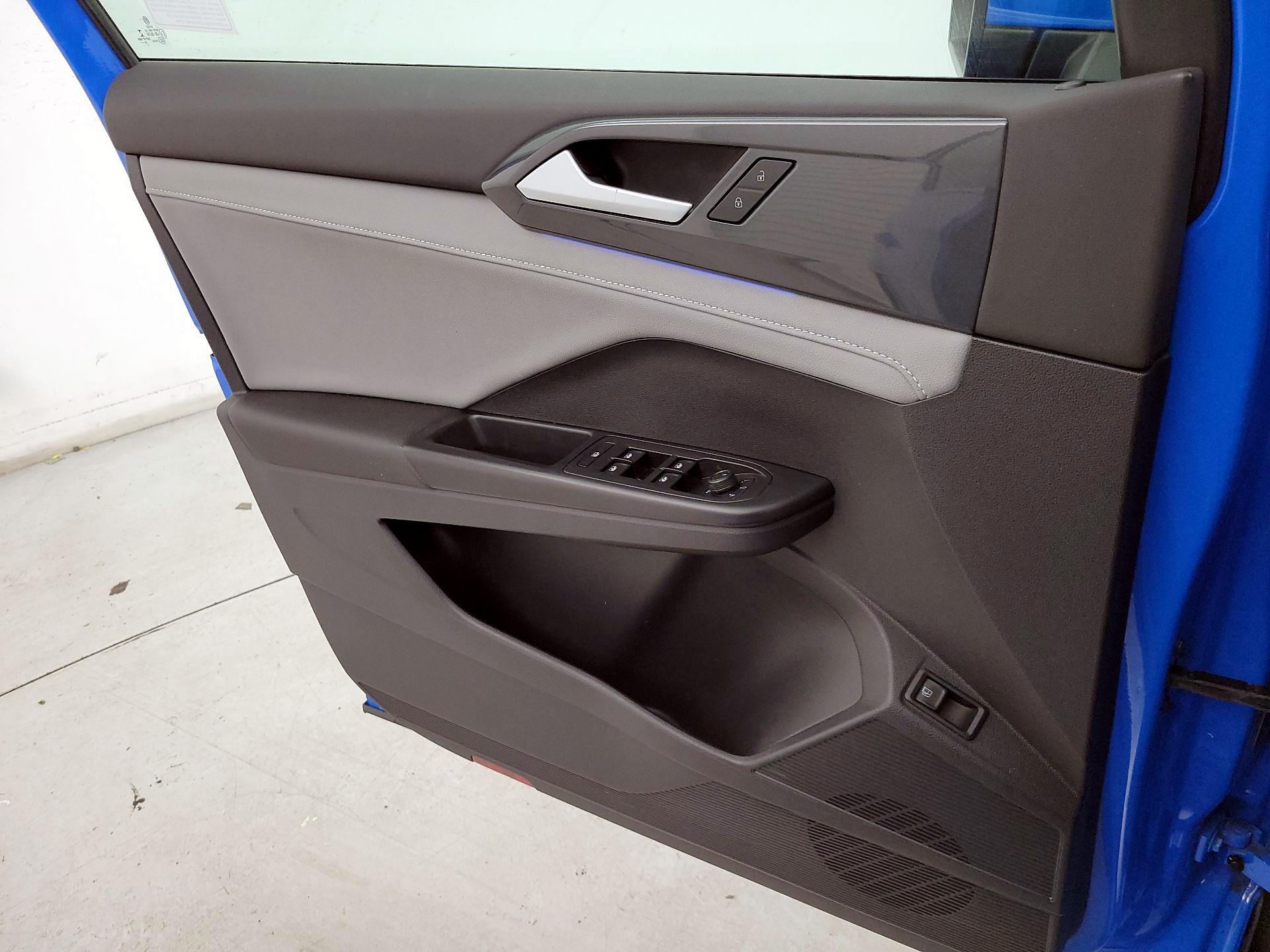 Thumbnail: 2022 Volkswagen Taos - 12