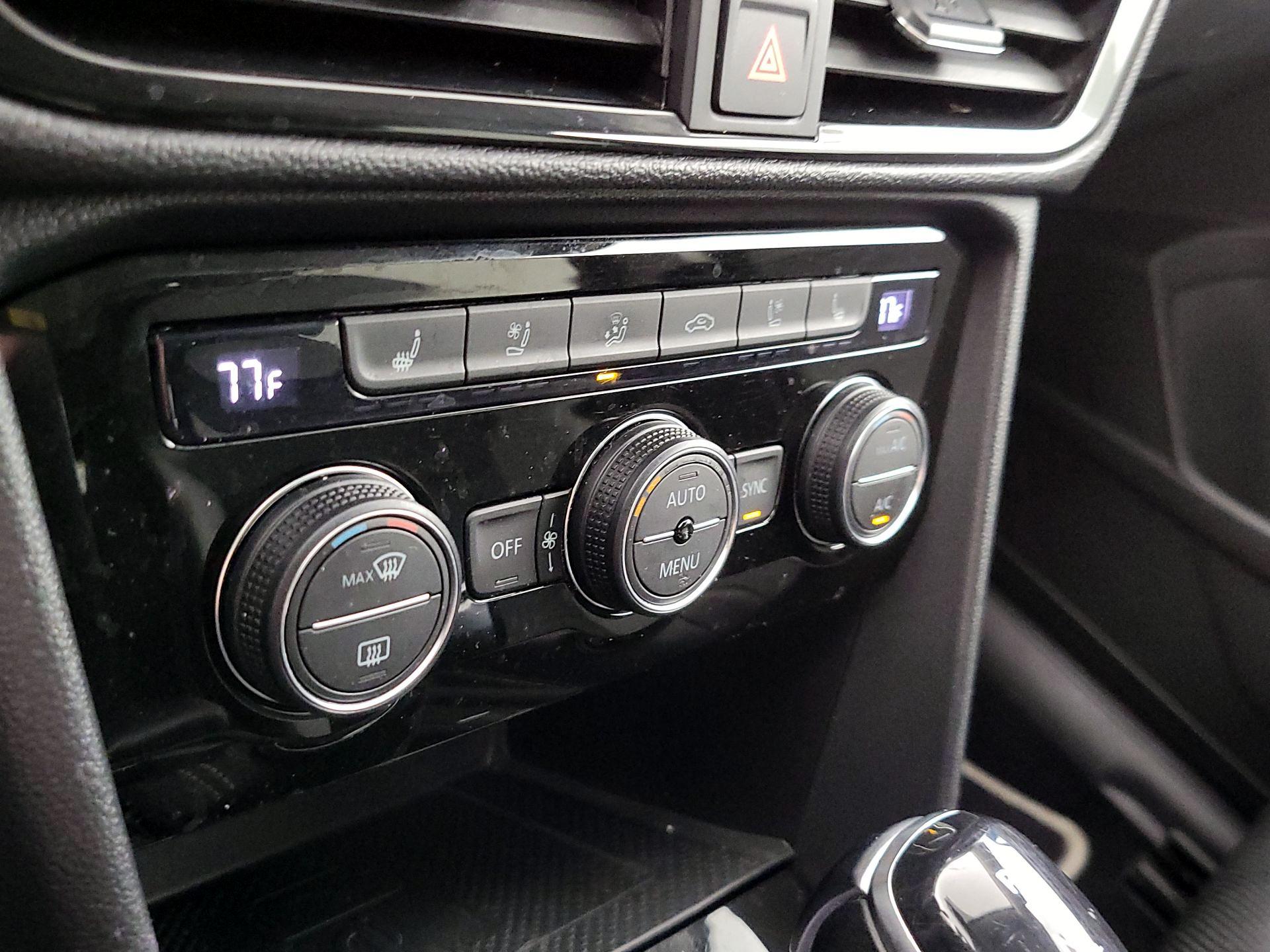 Thumbnail: 2022 Volkswagen Taos - 17