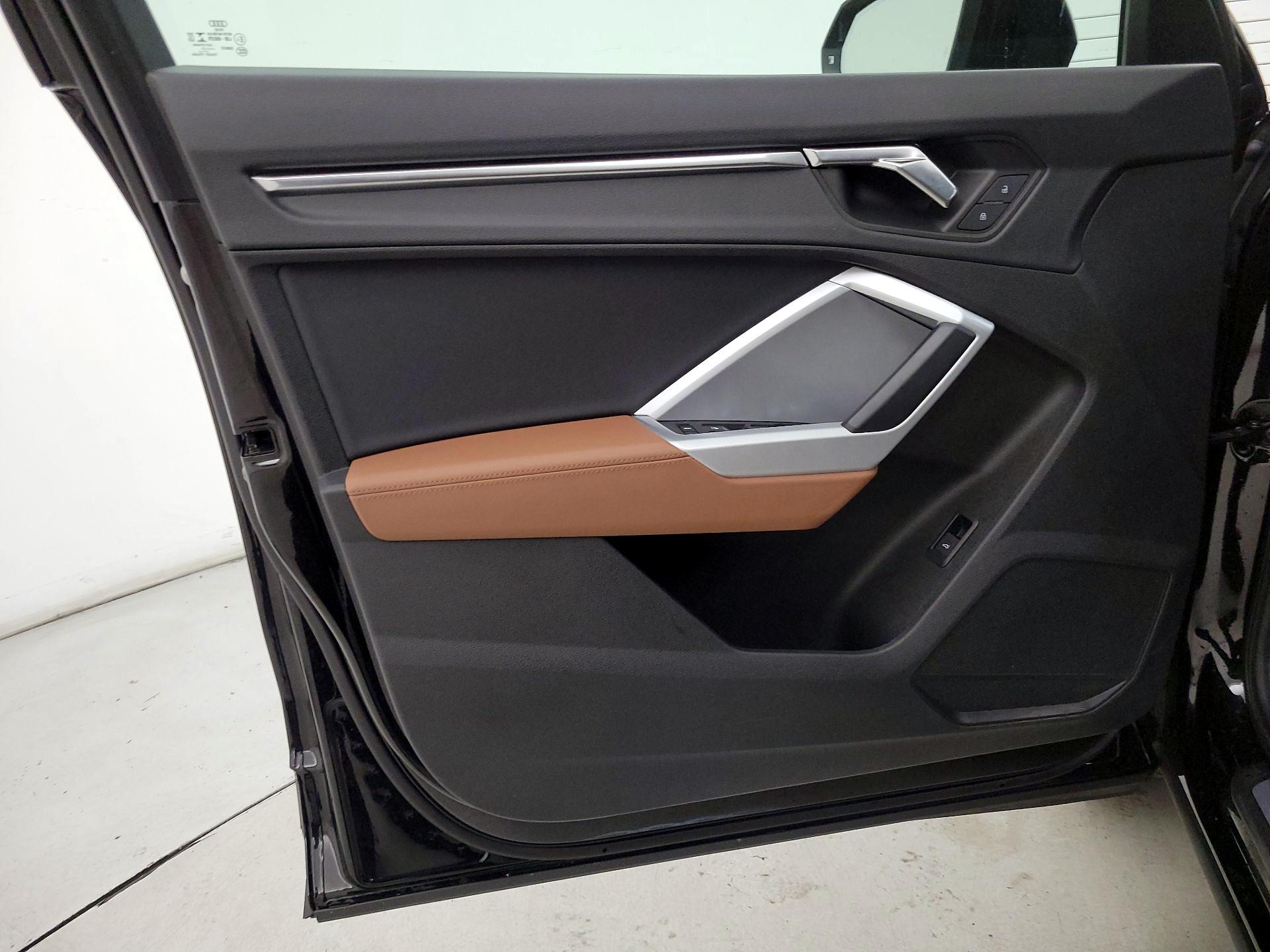 Thumbnail: 2021 Audi Q3 - 12