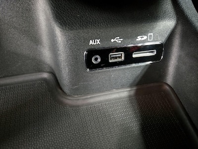 USB/AUX Ports