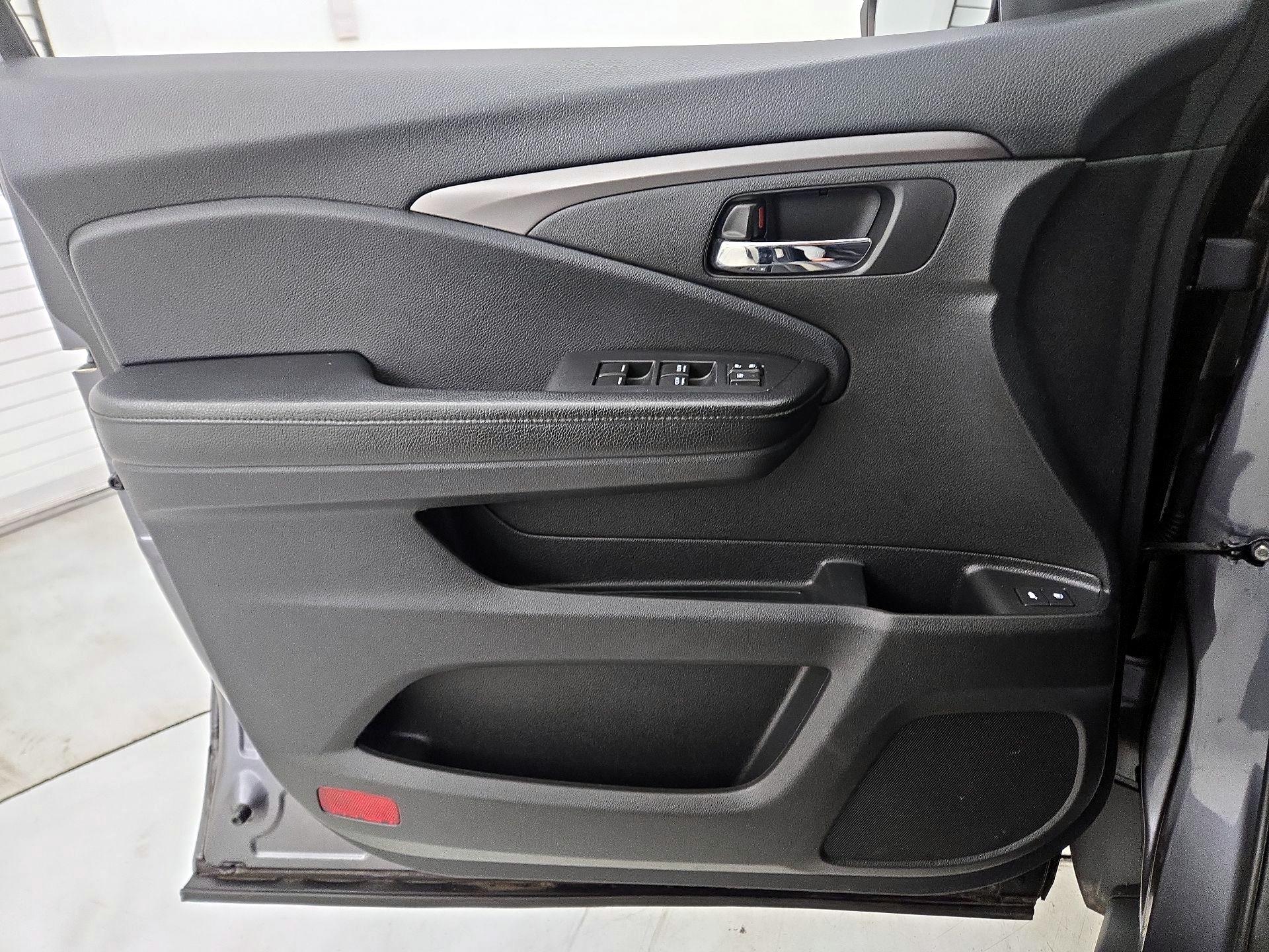 Thumbnail: 2018 Honda Pilot - 12