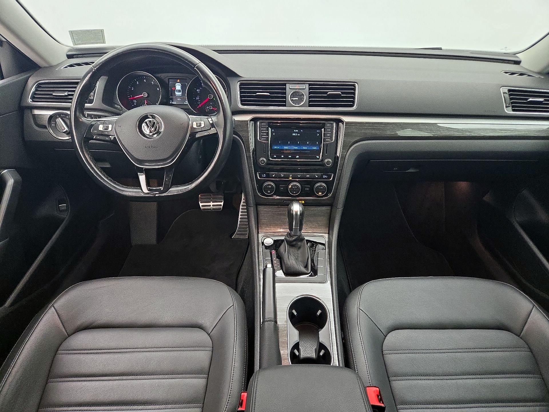 Thumbnail: 2017 Volkswagen Passat - 9