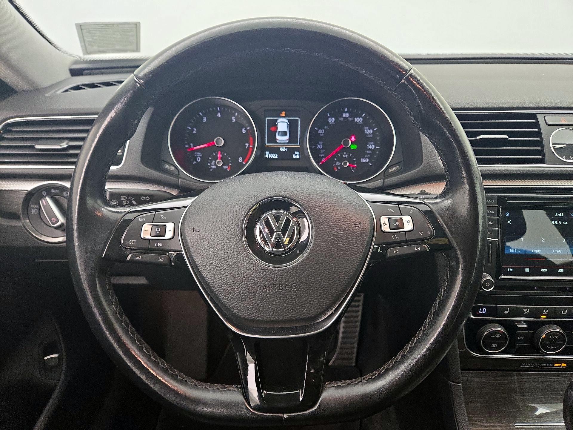 Thumbnail: 2017 Volkswagen Passat - 10