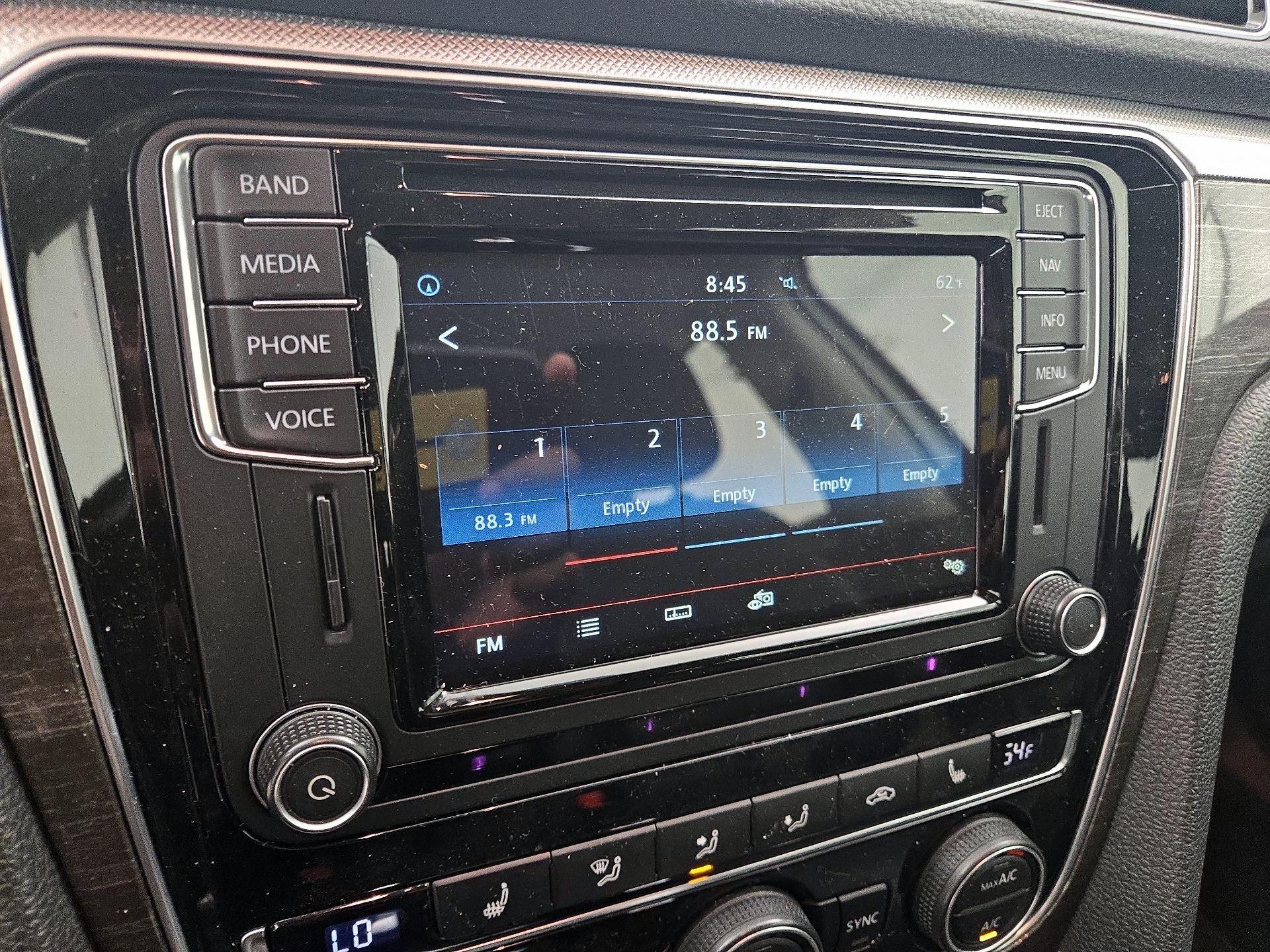 Thumbnail: 2017 Volkswagen Passat - 14