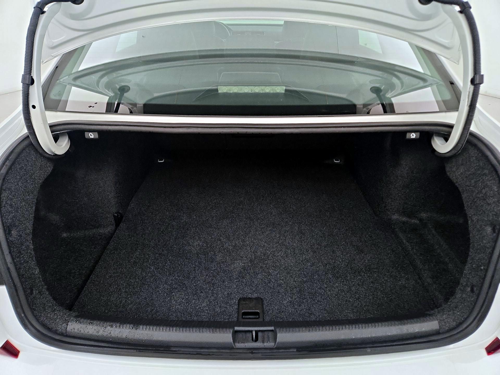 Thumbnail: 2017 Volkswagen Passat - 18