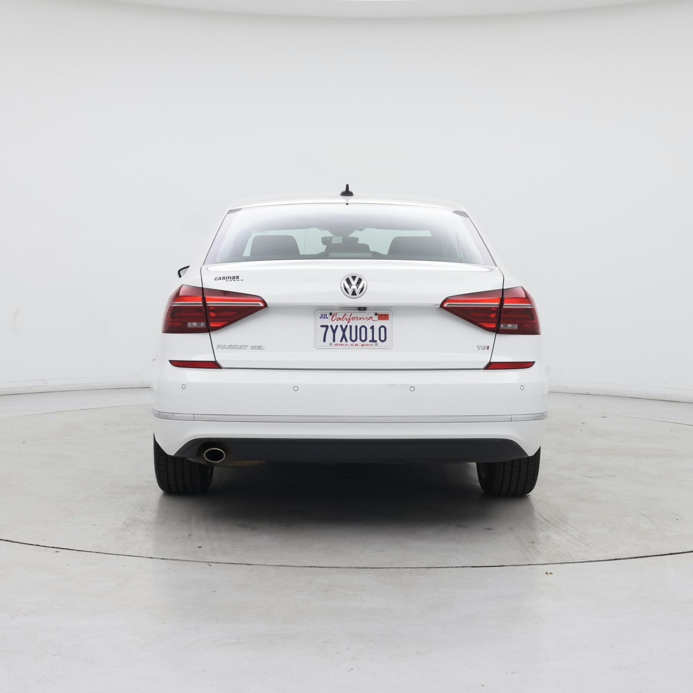 Thumbnail: 2017 Volkswagen Passat - 6