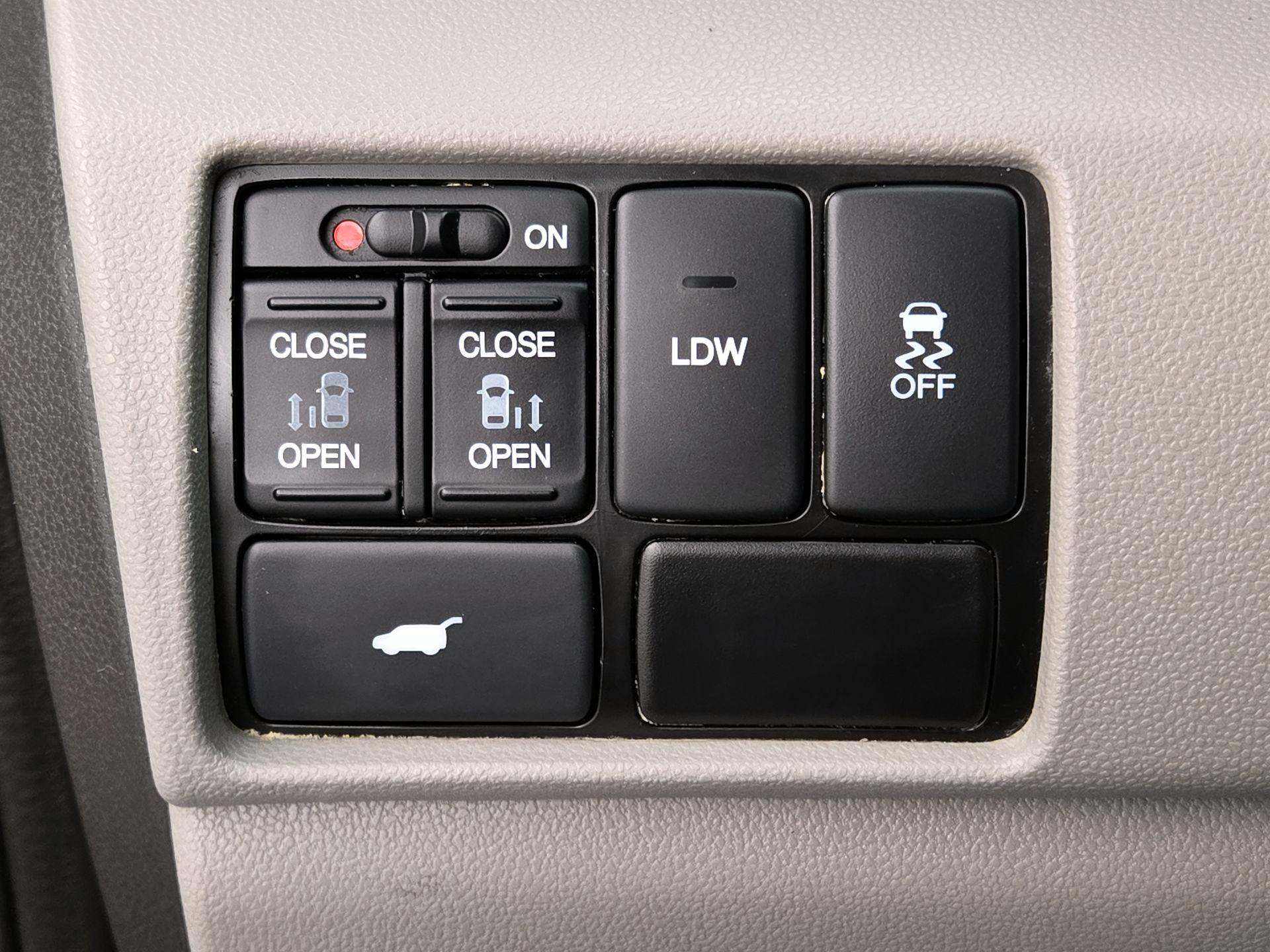 Thumbnail: 2017 Honda Odyssey - 13