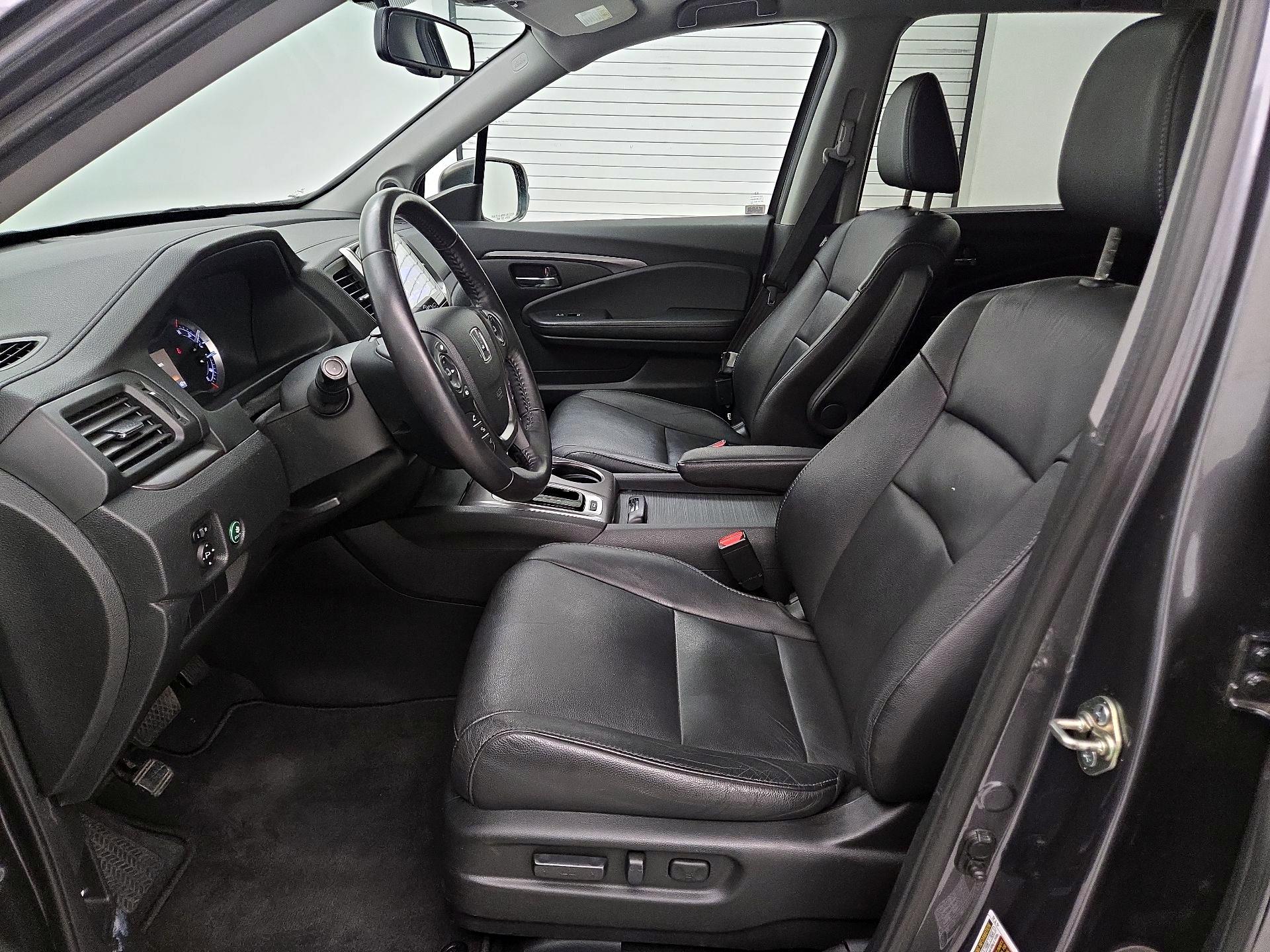 Thumbnail: 2017 Honda Pilot - 11